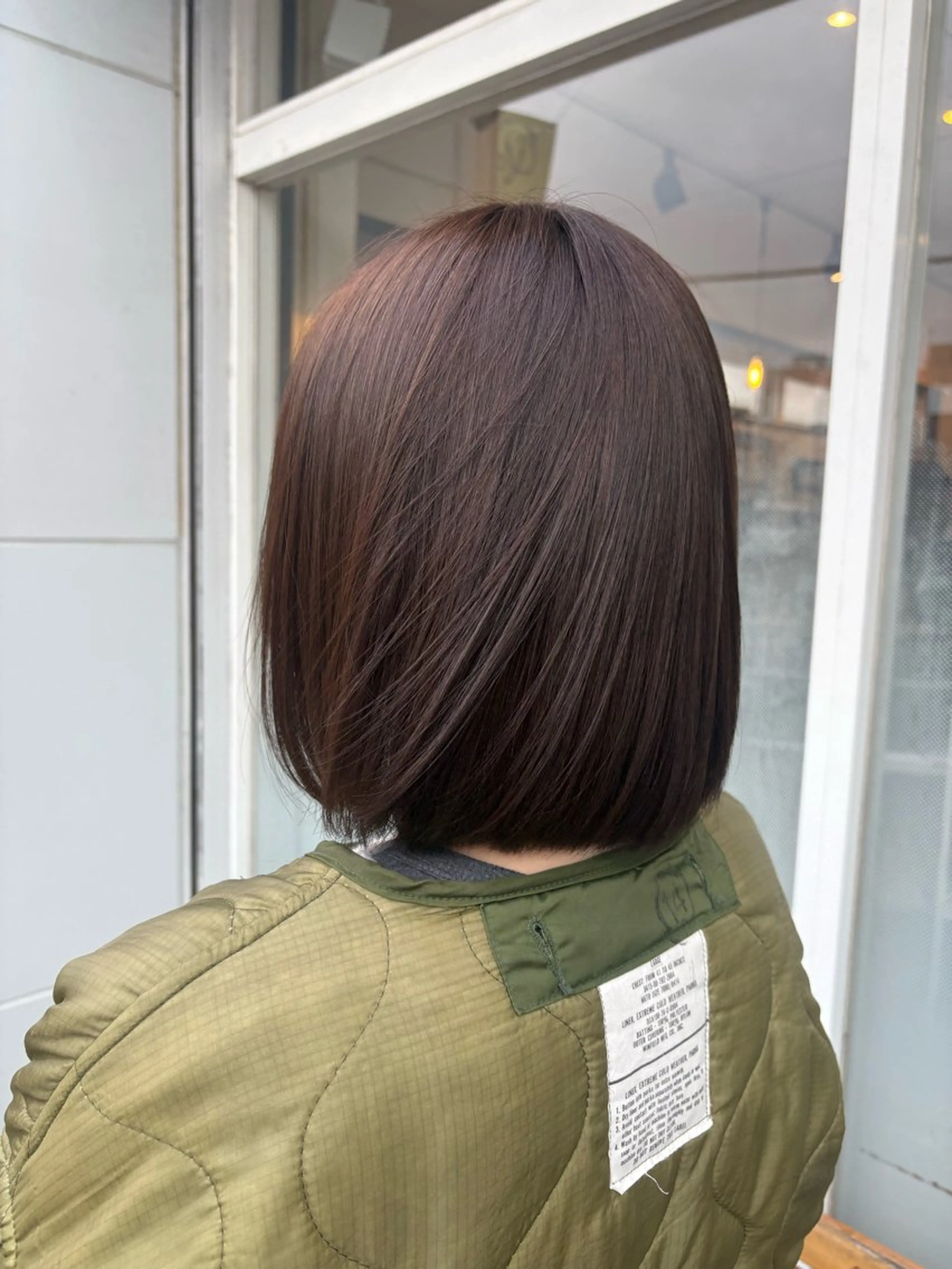 ミディアム チョコレートブラウン アサクラ ユウアのヘアスタイル