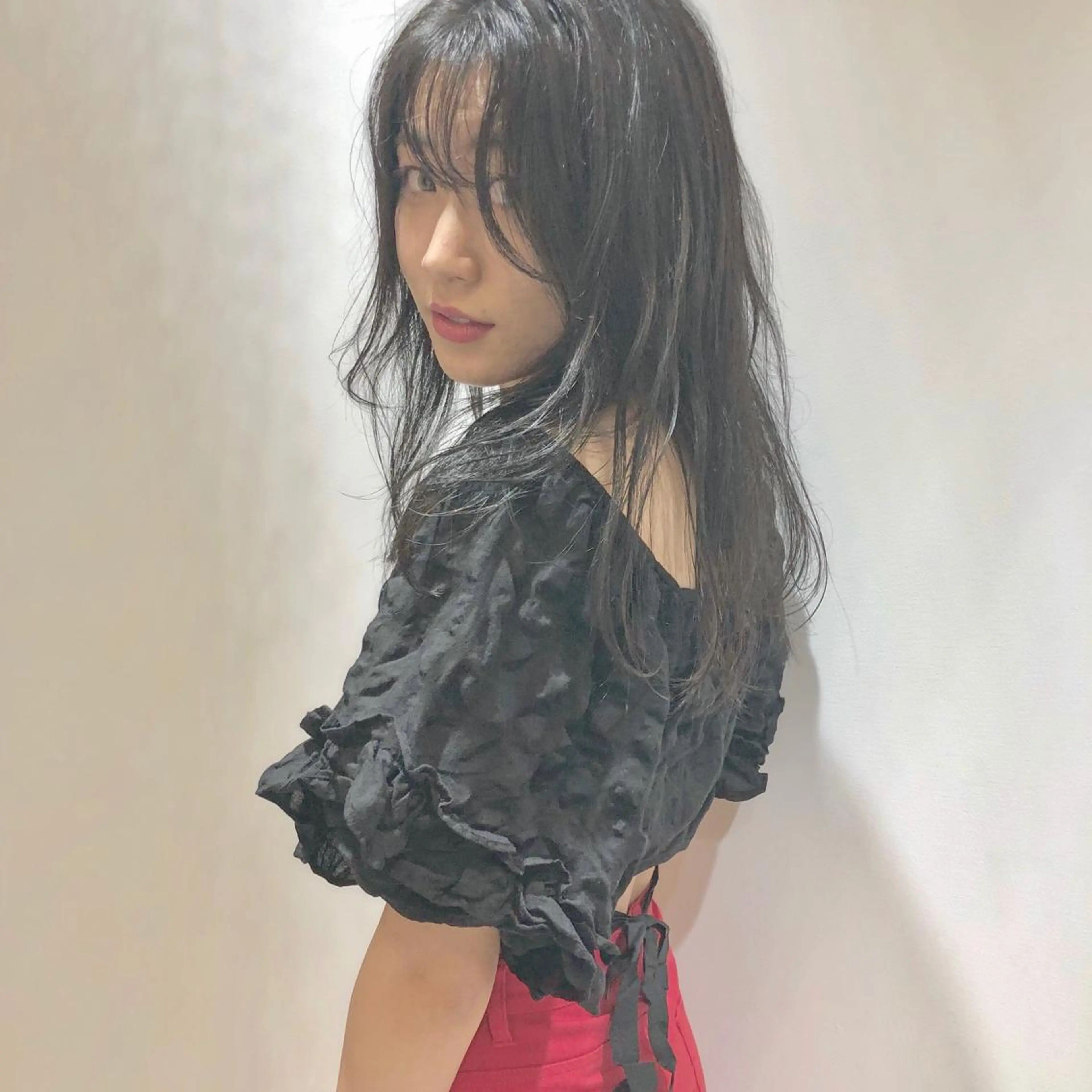 ロング カラー ダークグレー レイヤーカット カット ヘアカラー 江原 彩華のヘアスタイル