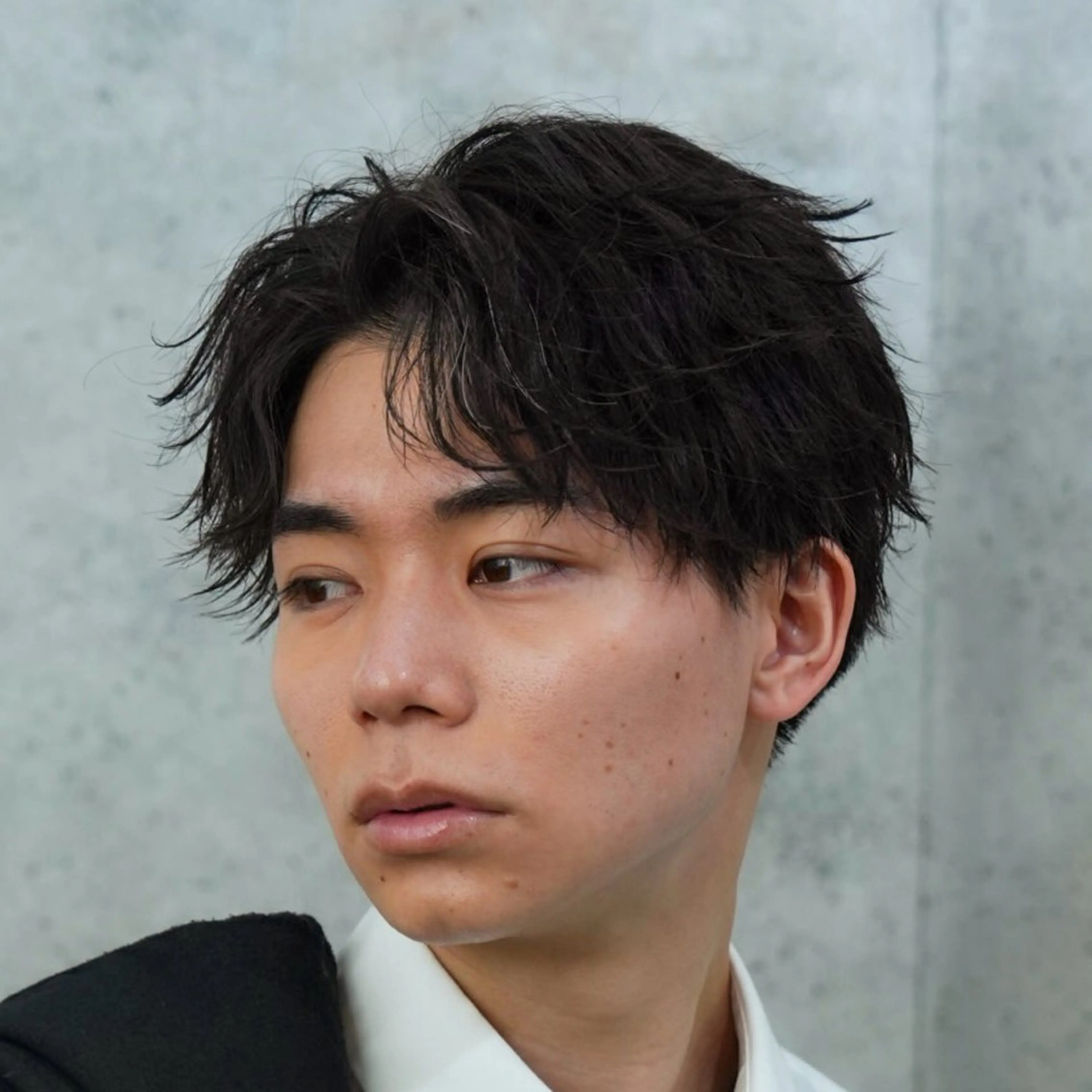 ミディアム パーマ メンズ カット パーマ YUTA短髪特化 フェザーパーマのヘアスタイル