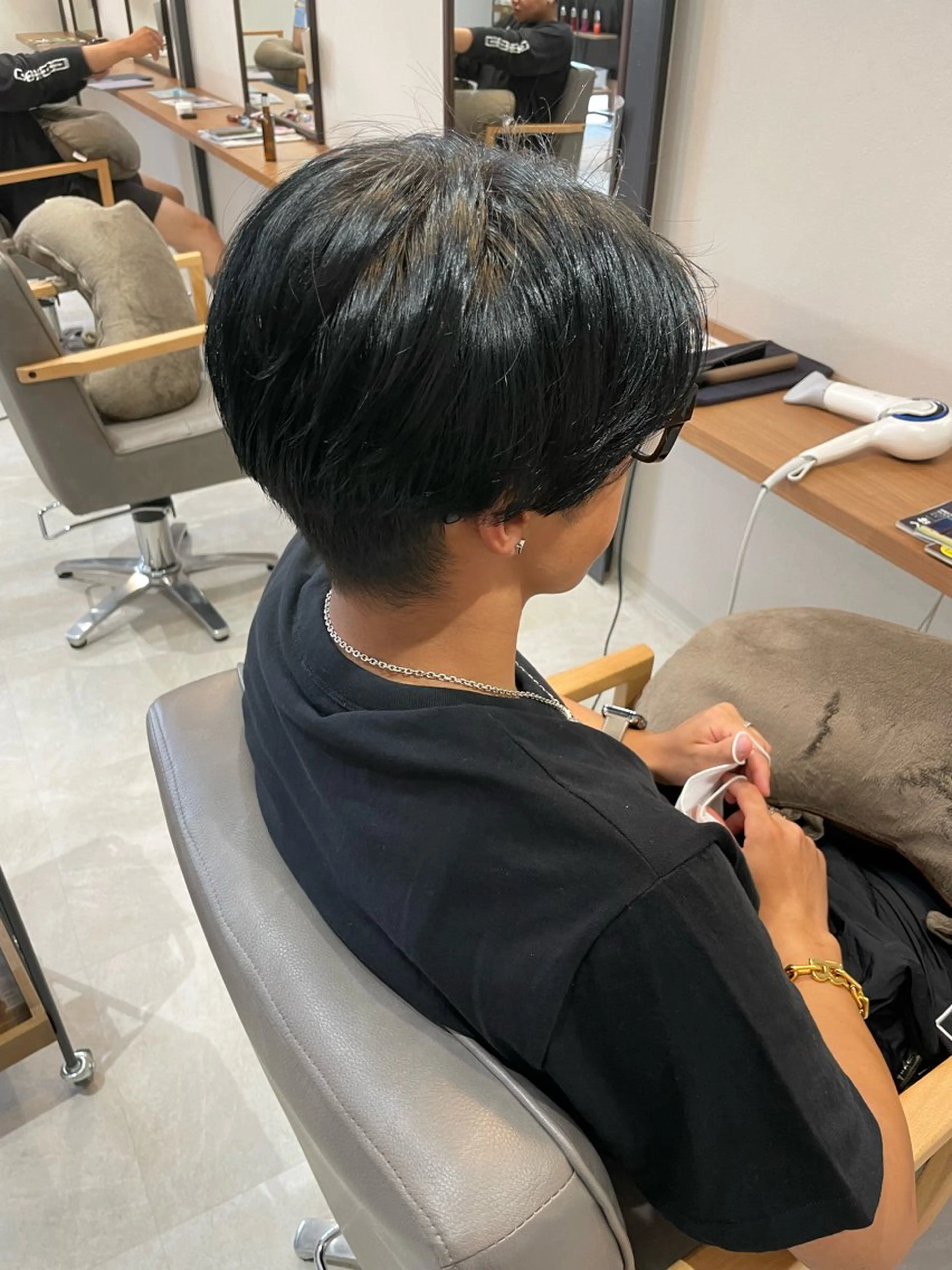 ショート カラー メンズ 黒髪 ブルーカラー ブルーブラック ヘアカラー トリートメント ayaka |トレンドヘアのヘアスタイル