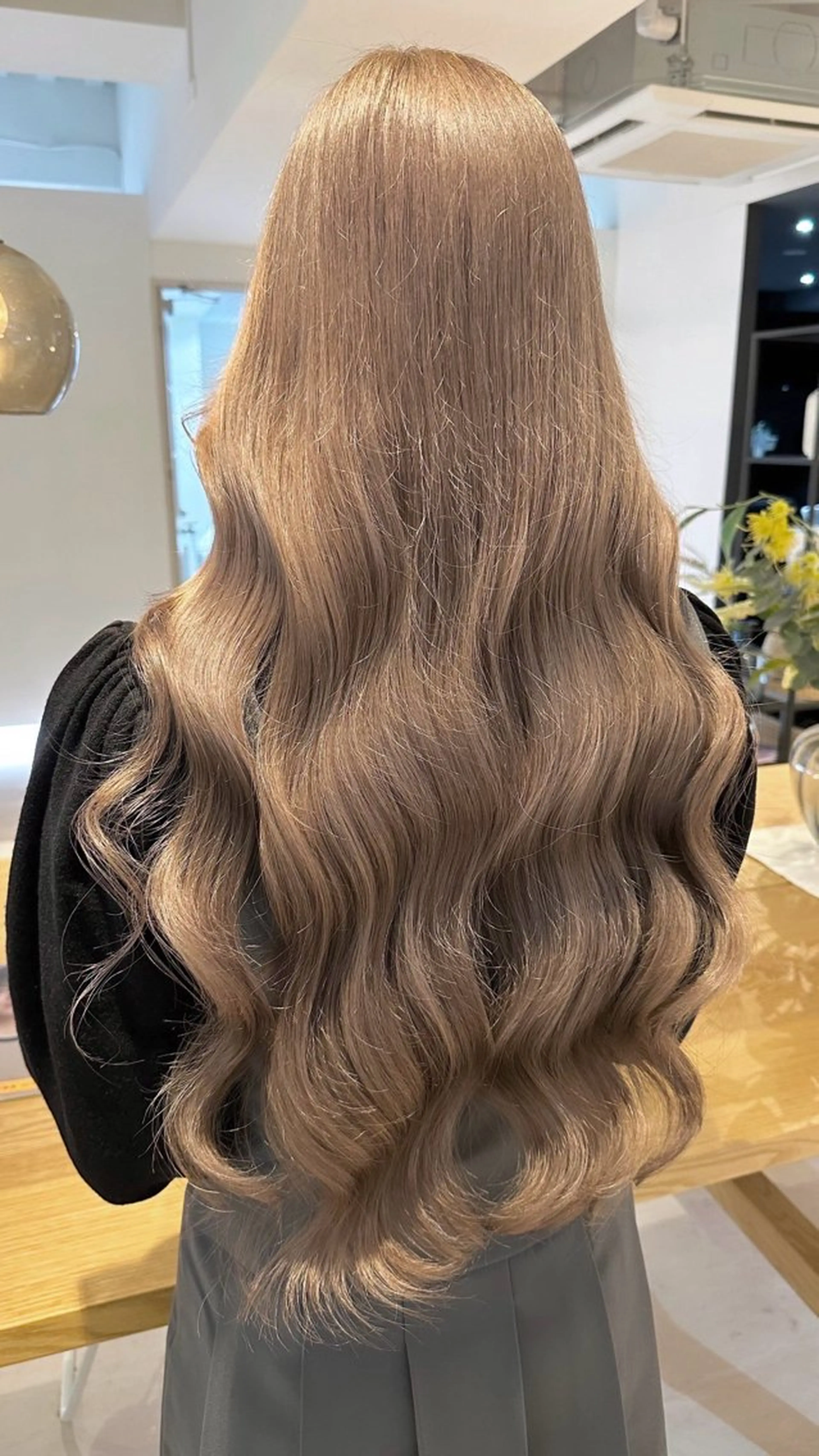 カラー ニトウ レイナのヘアスタイル