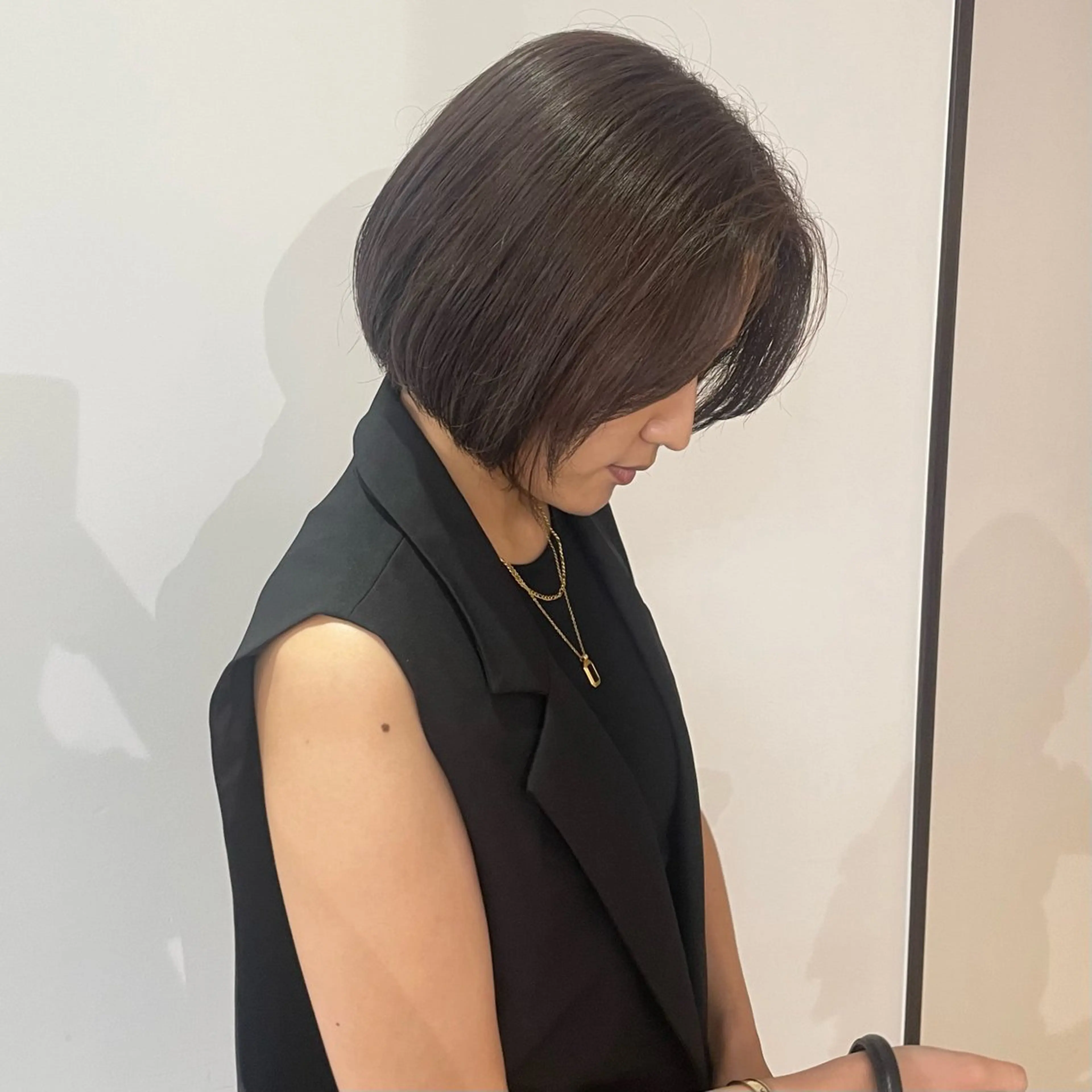 ショート カラー ブリーチ 透明感カラー ダブルカラー ブリーチなしカラー 顔まわりレイヤー ヘアカラー トリートメント nonoka オリーブ/レイヤーのヘアスタイル
