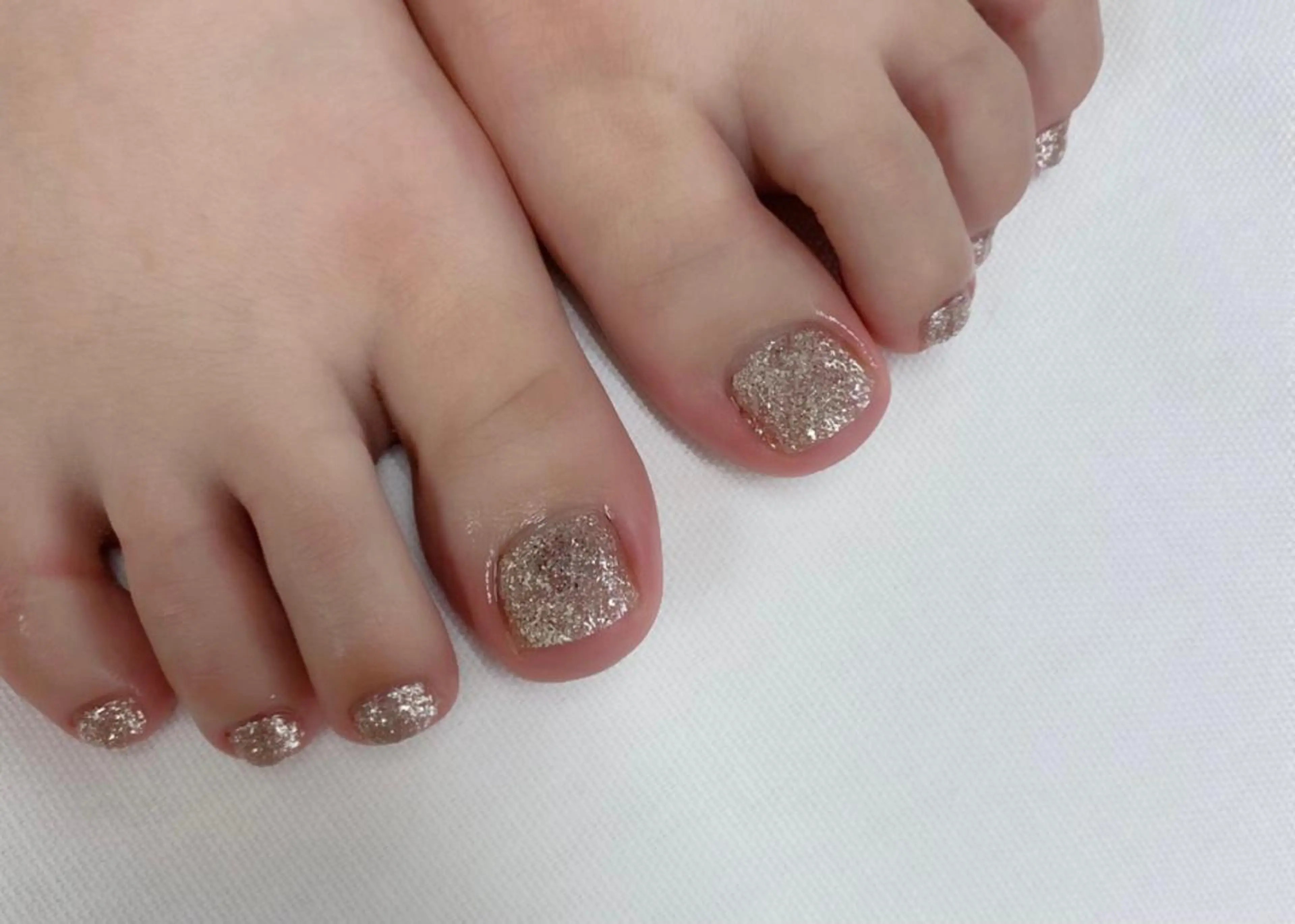 ネイル ゴールド ラメ(グリッター) ピンク ショートネイル. Home sweetのネイルデザイン