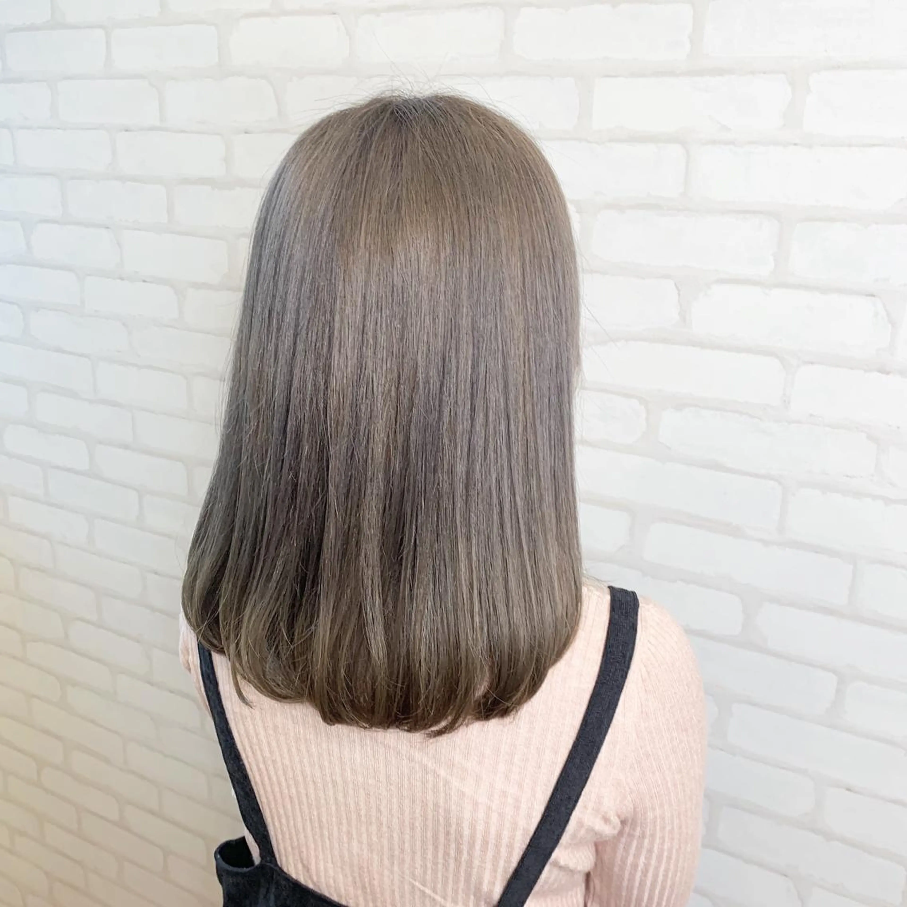 ミディアム カラー グレージュ ミルクティーグレージュ ✨艶髪✨透明感✨ 山内大樹のヘアスタイル