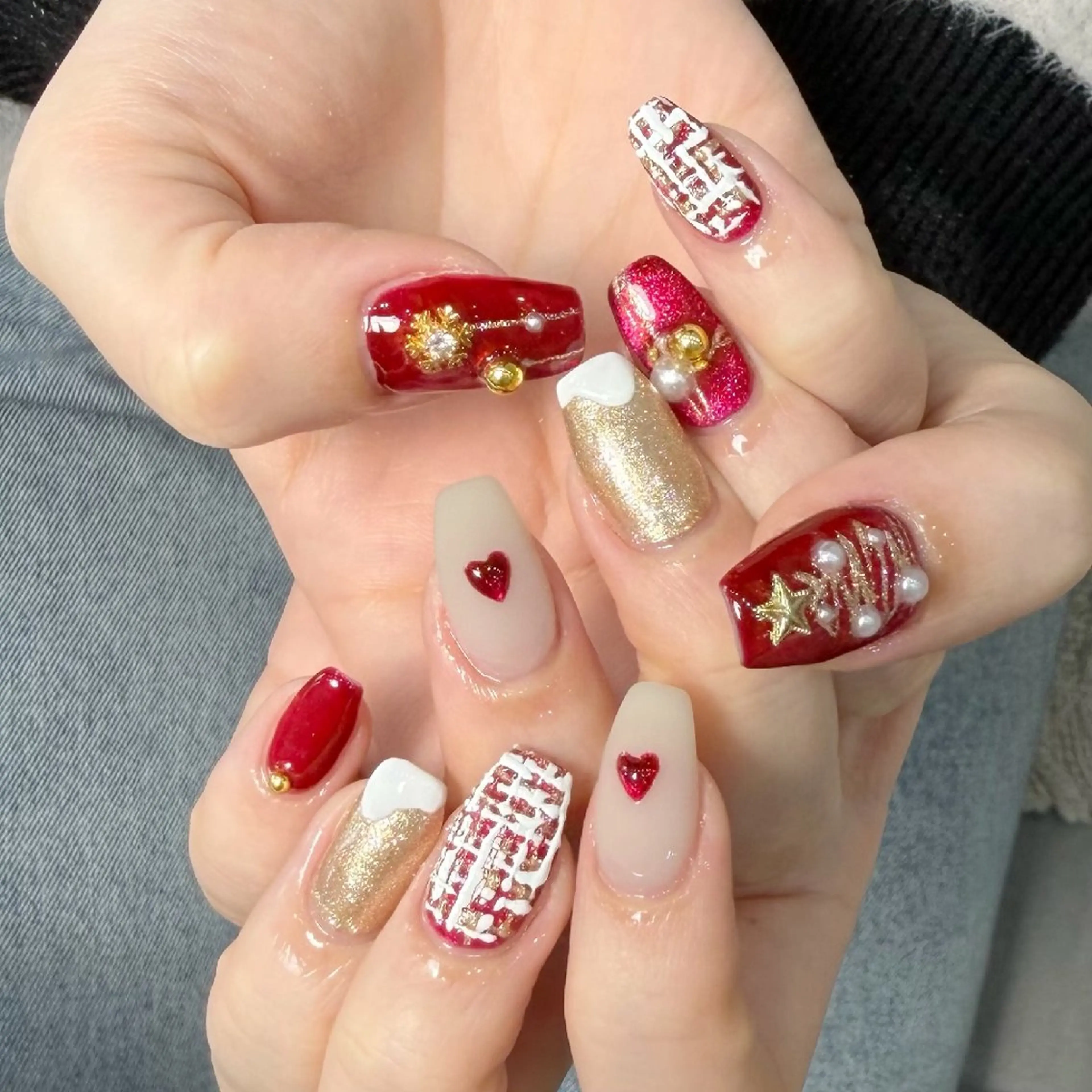 ネイル チークネイル フレンチネイル ジェルネイル ガーリー キラキラネイル ハンドネイル UM Nail Salonのネイルデザイン
