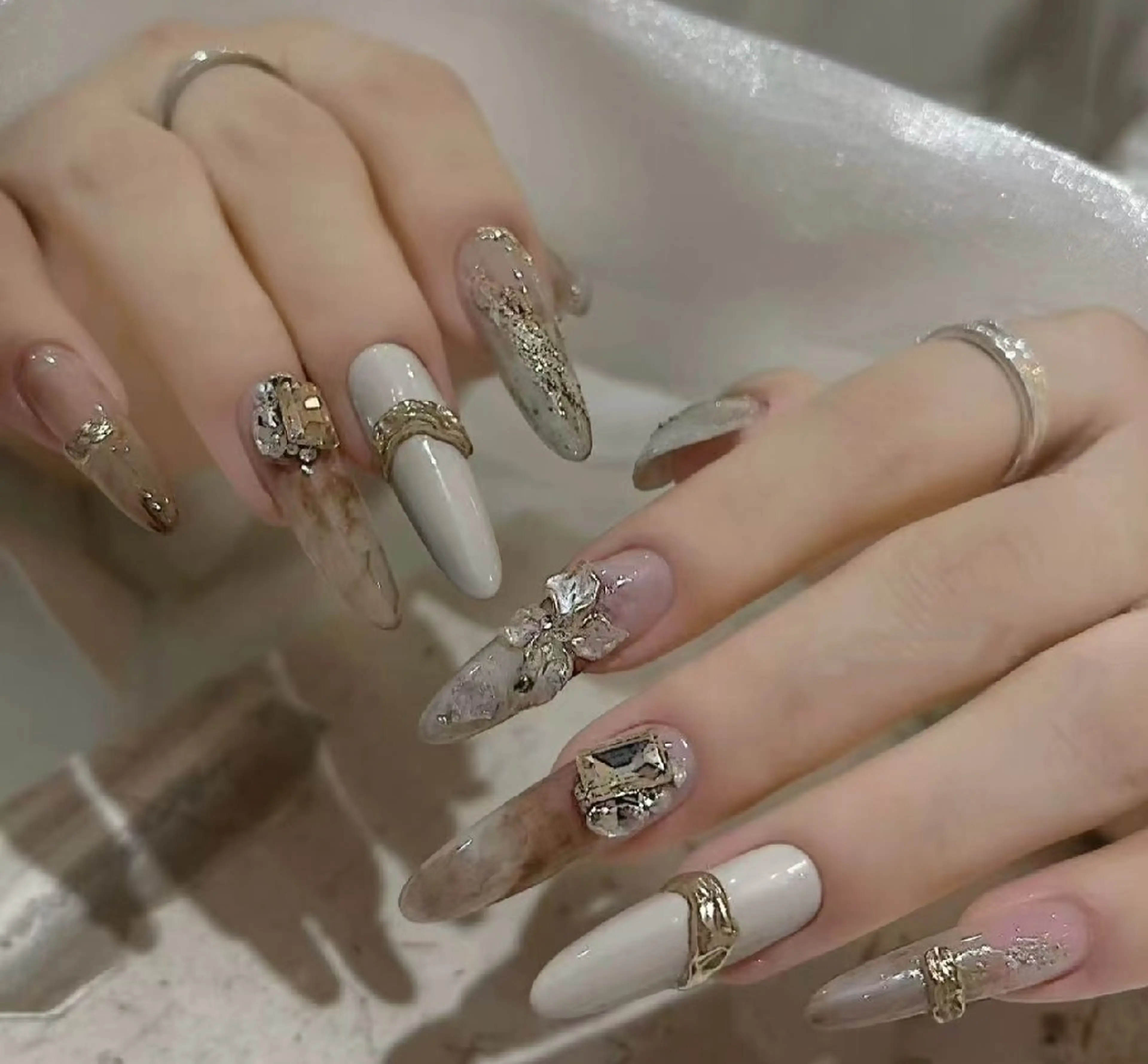 ネイル オーロラネイル フラワーネイル フットネイル フレンチネイル ジェルネイル ハンドネイル Oomiya 服部のネイルデザイン