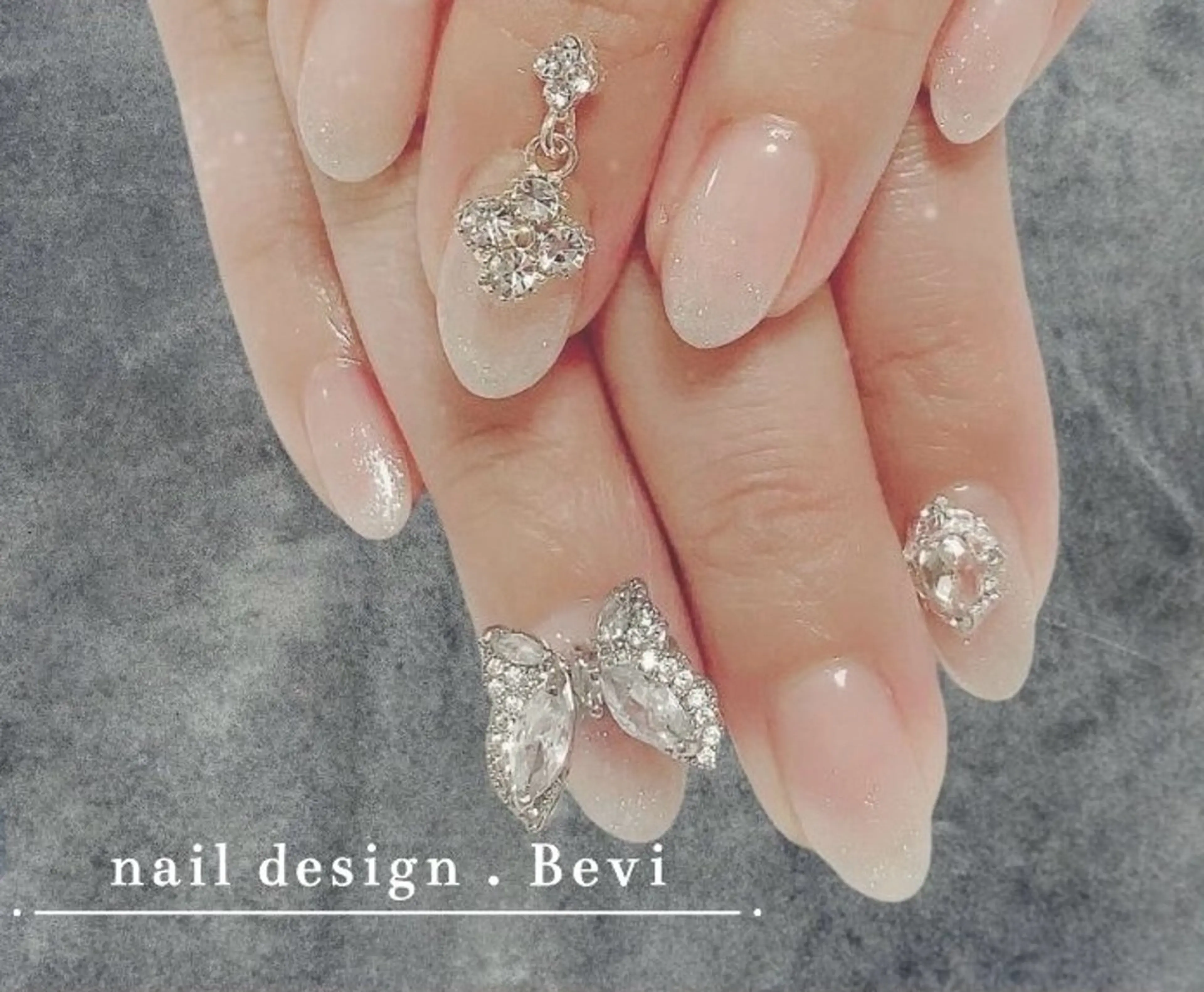 ネイル オーロラネイル クリアネイル フラッシュネイル フラッシュマグ フットネイル ハンドネイル Bevi salonのその他イメージ