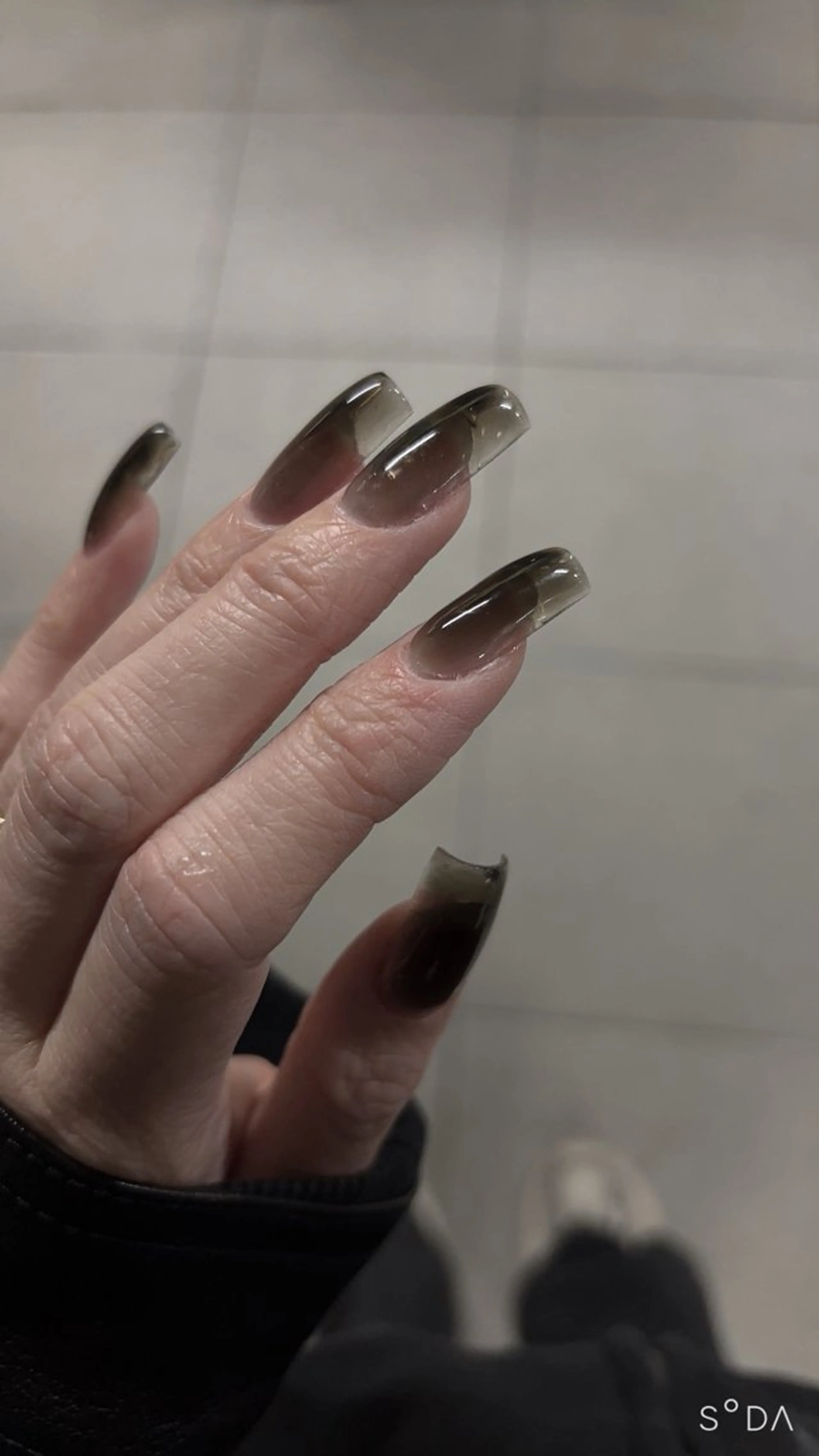 ネイル ハンドネイル Dark Honey Ivyのネイルデザイン