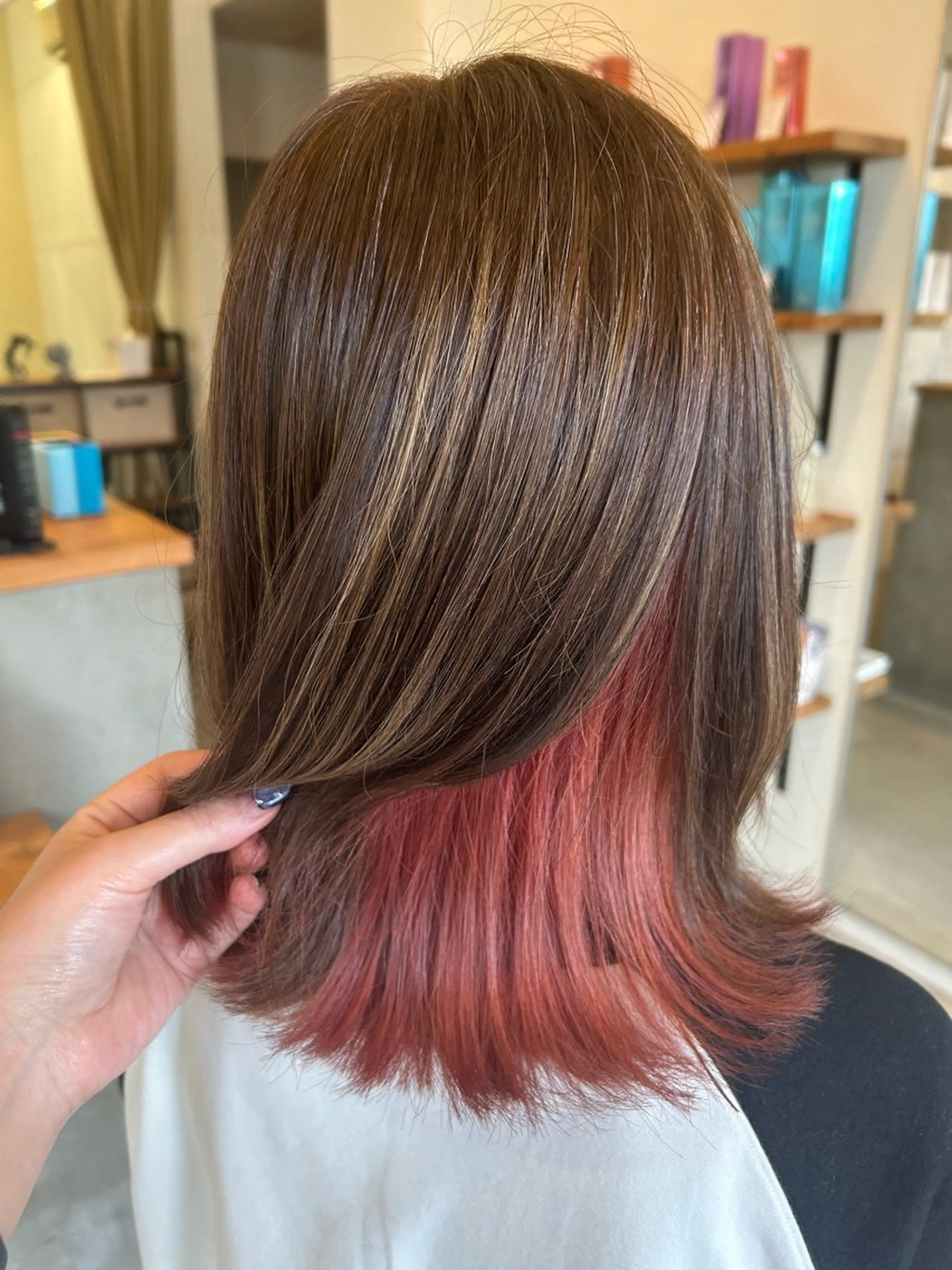 セミロング カラー インナーカラー 康本 瑞季のヘアスタイル