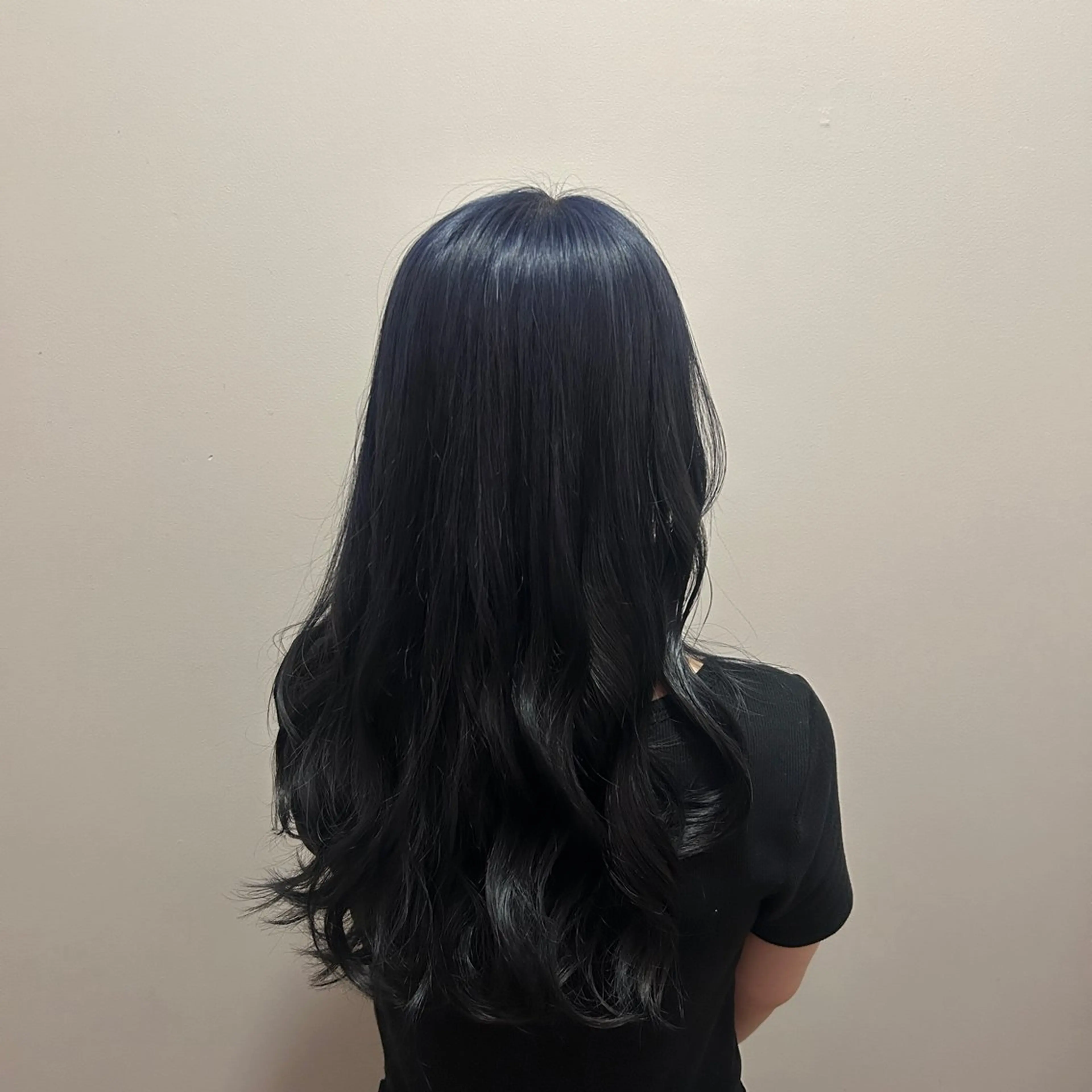 ロング カラー ブルーカラー ネイビーカラー 岡本 妃麗のヘアスタイル