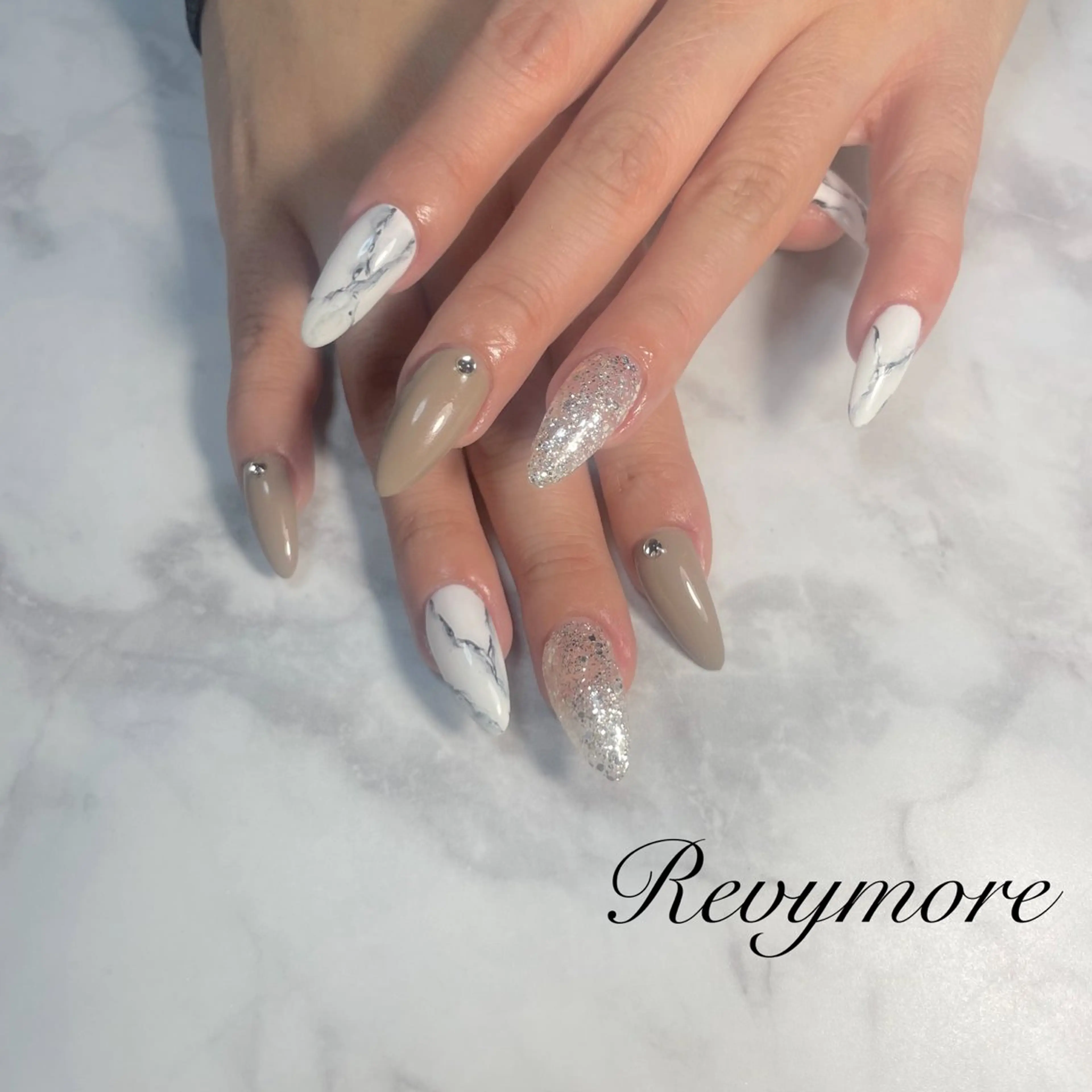 ネイル ジェルネイル キラキラネイル 韓国ネイル 大理石ネイル(マーブル) ニュアンスネイル nail salon Revymoreのネイルデザイン