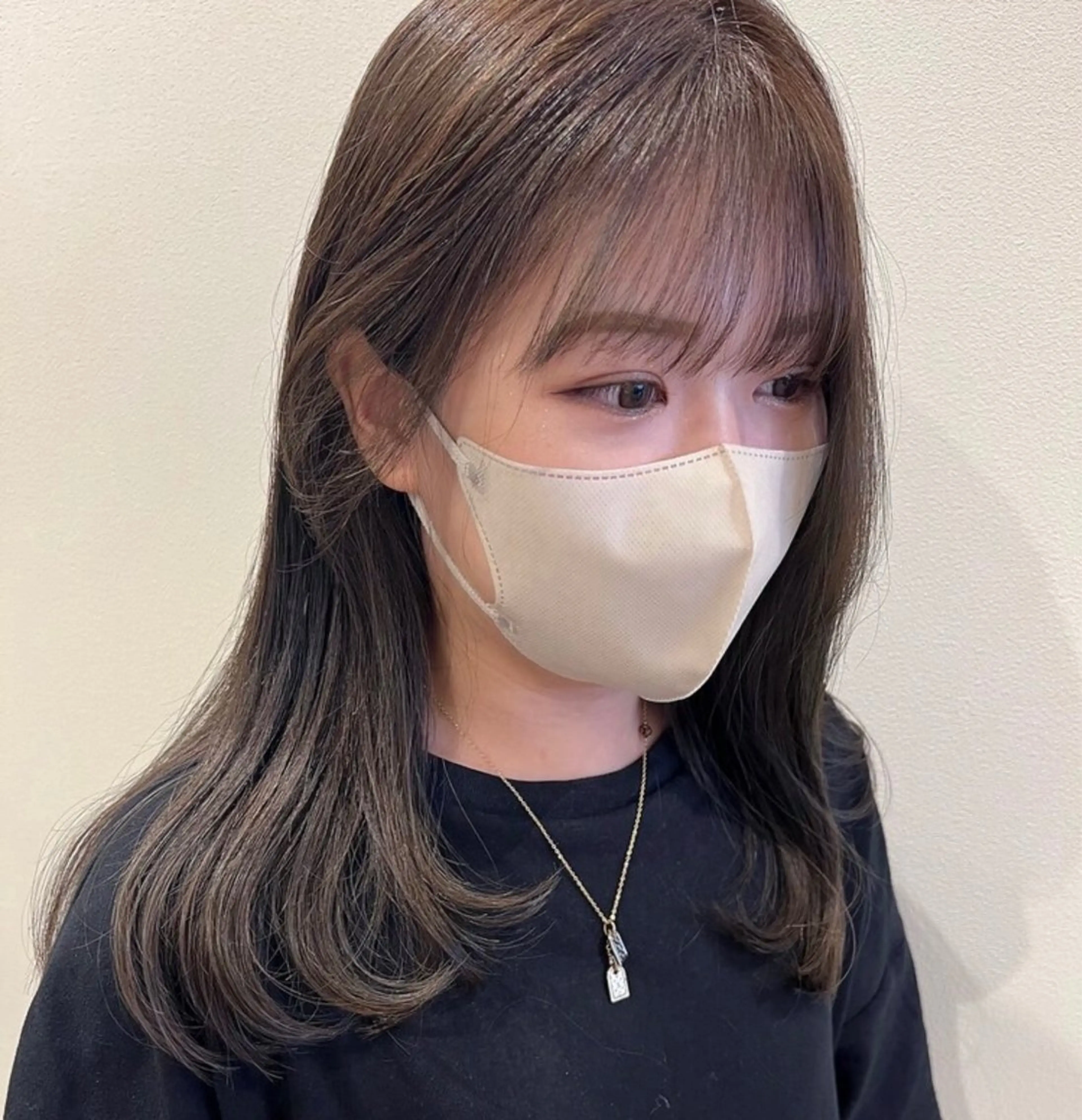 セミロング シースルーバング ウラノ ソウシのヘアスタイル