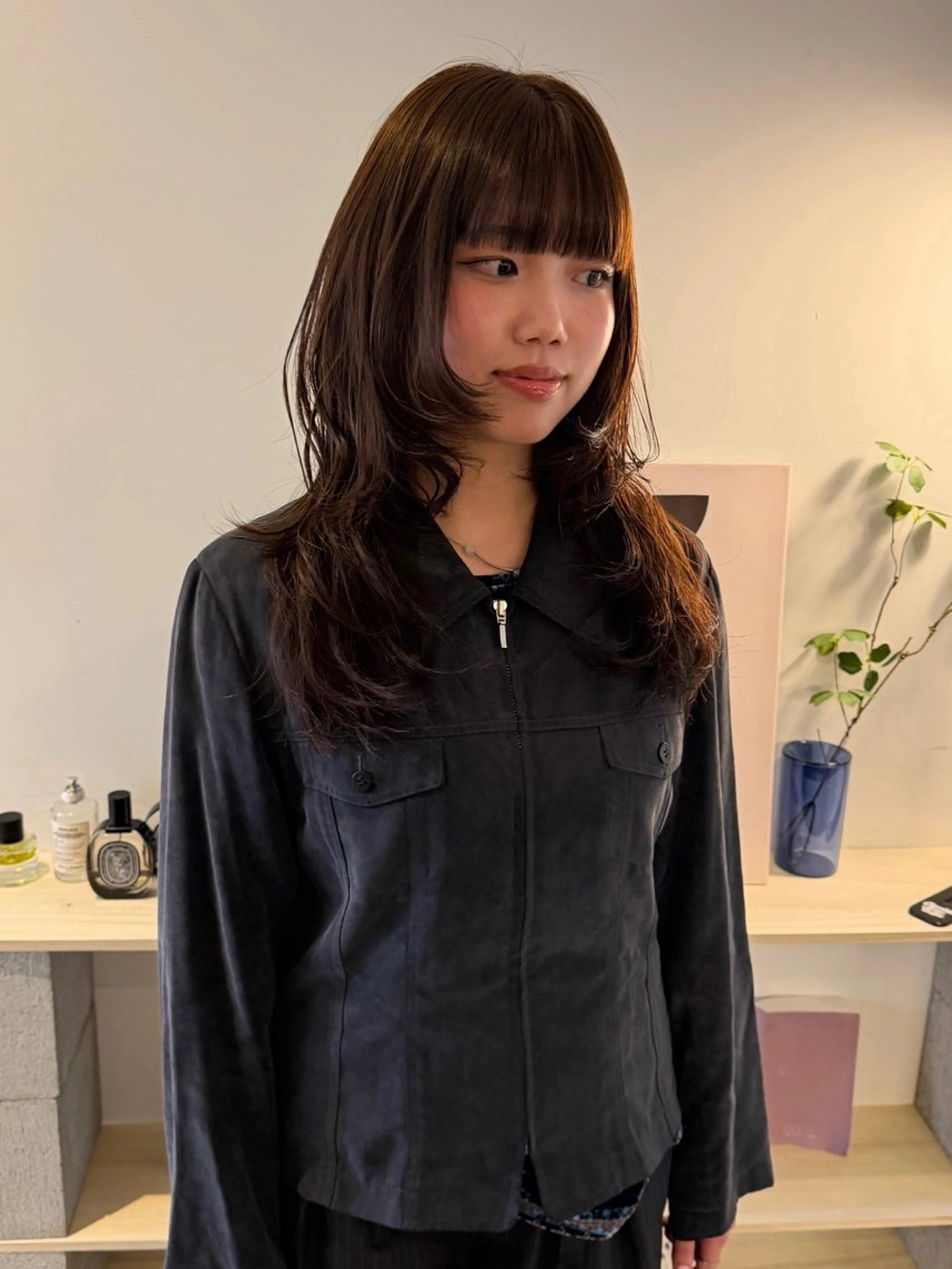セミロング カラー ベージュカラー 黒髪 ブリーチ ブラウンカラー ブラウンベージュ カット ヘアカラー トリートメント MIU/ルーツカラー 顔まわりレイヤーのヘアスタイル