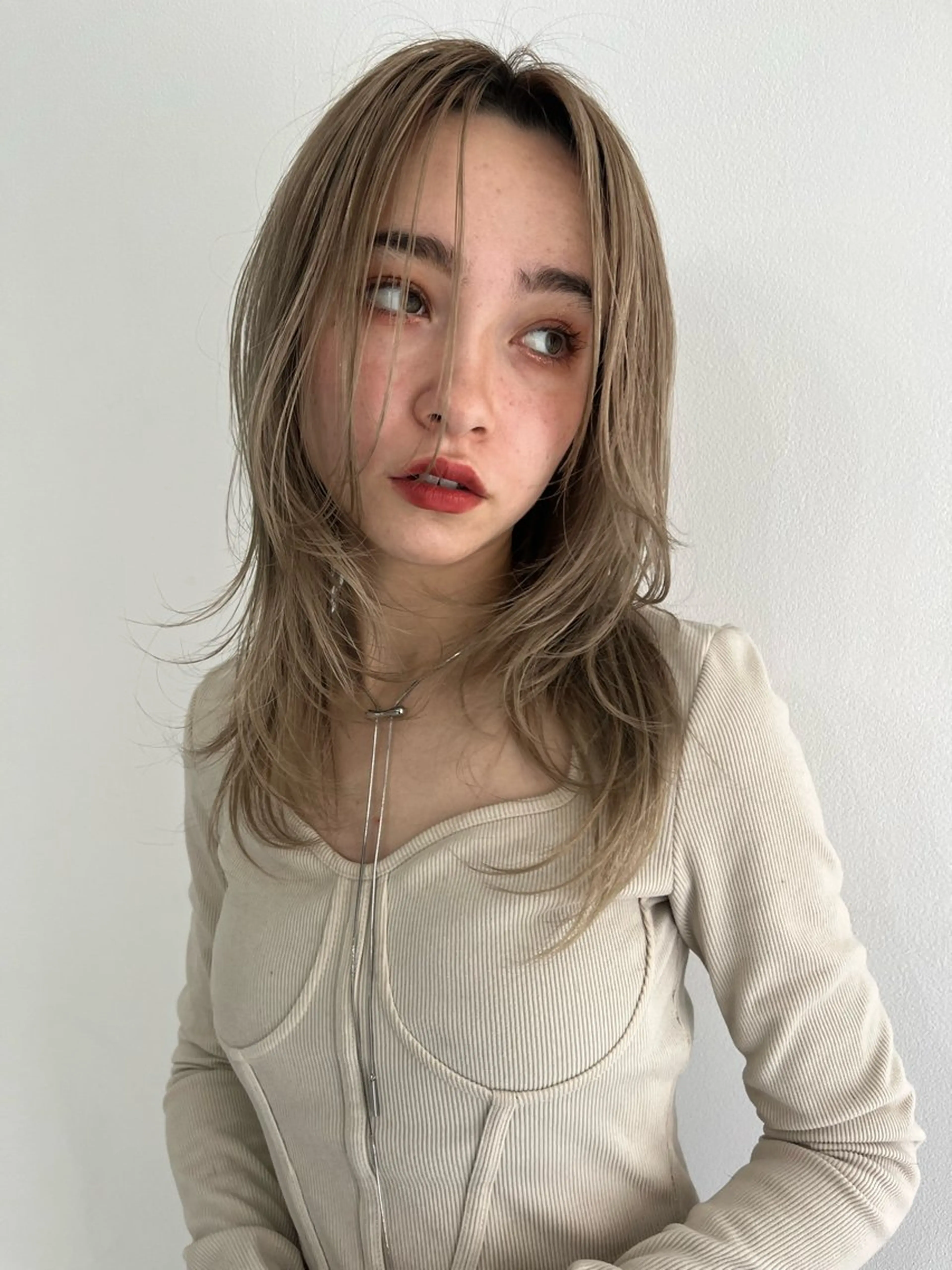 セミロング ハイレイヤー レイヤーカット ハイトーン🦢 Natsumiのヘアスタイル