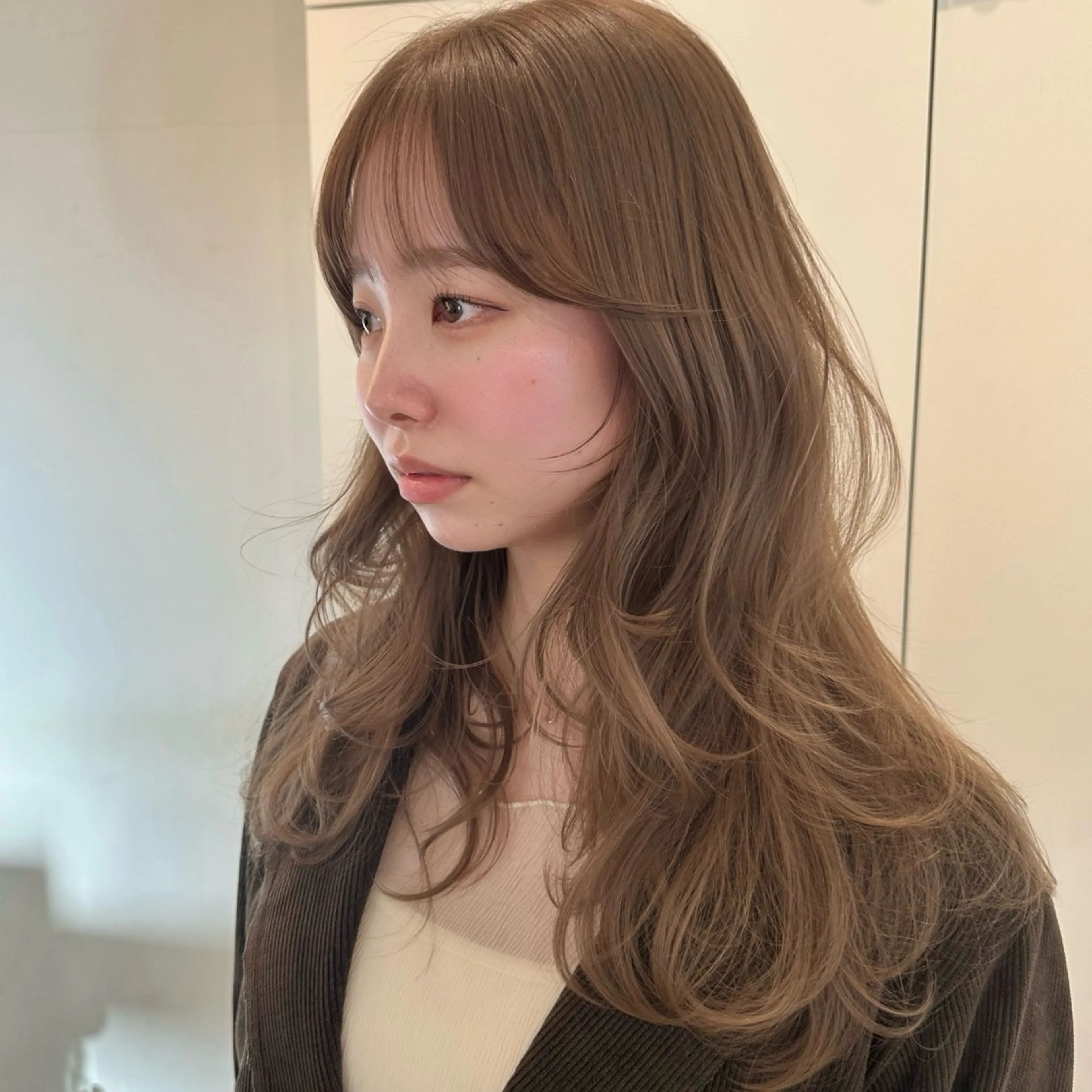 ミディアム カット ヘアカラー 🌹ハッシュカット、 レイヤー韓国ヘア🌹のヘアスタイル