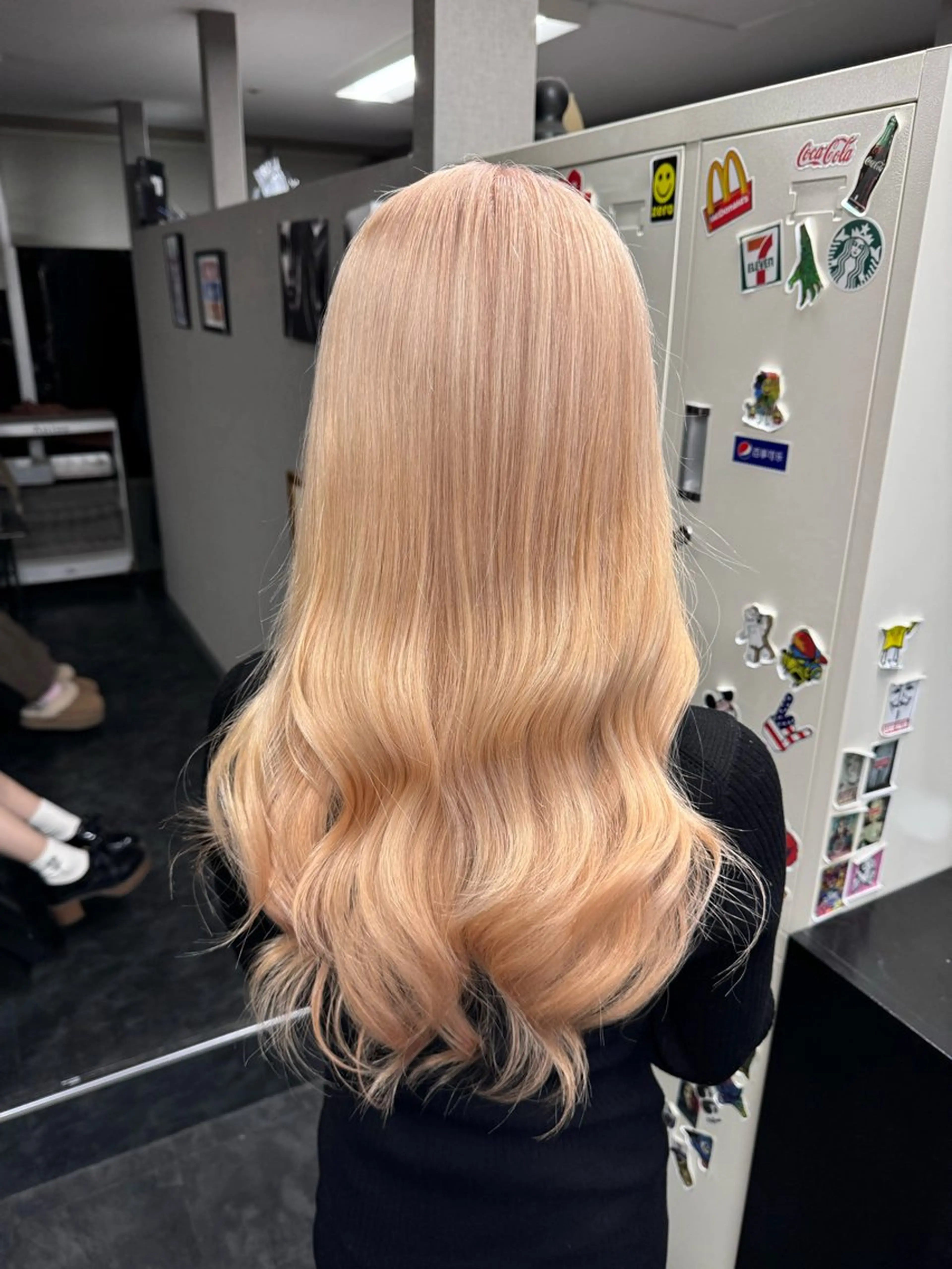 ロング カラー ヘアアレンジ ベージュカラー ピンクカラー ピンクベージュ ヘアカラー ホワイトカラー/ ピンクベージュにったのヘアスタイル