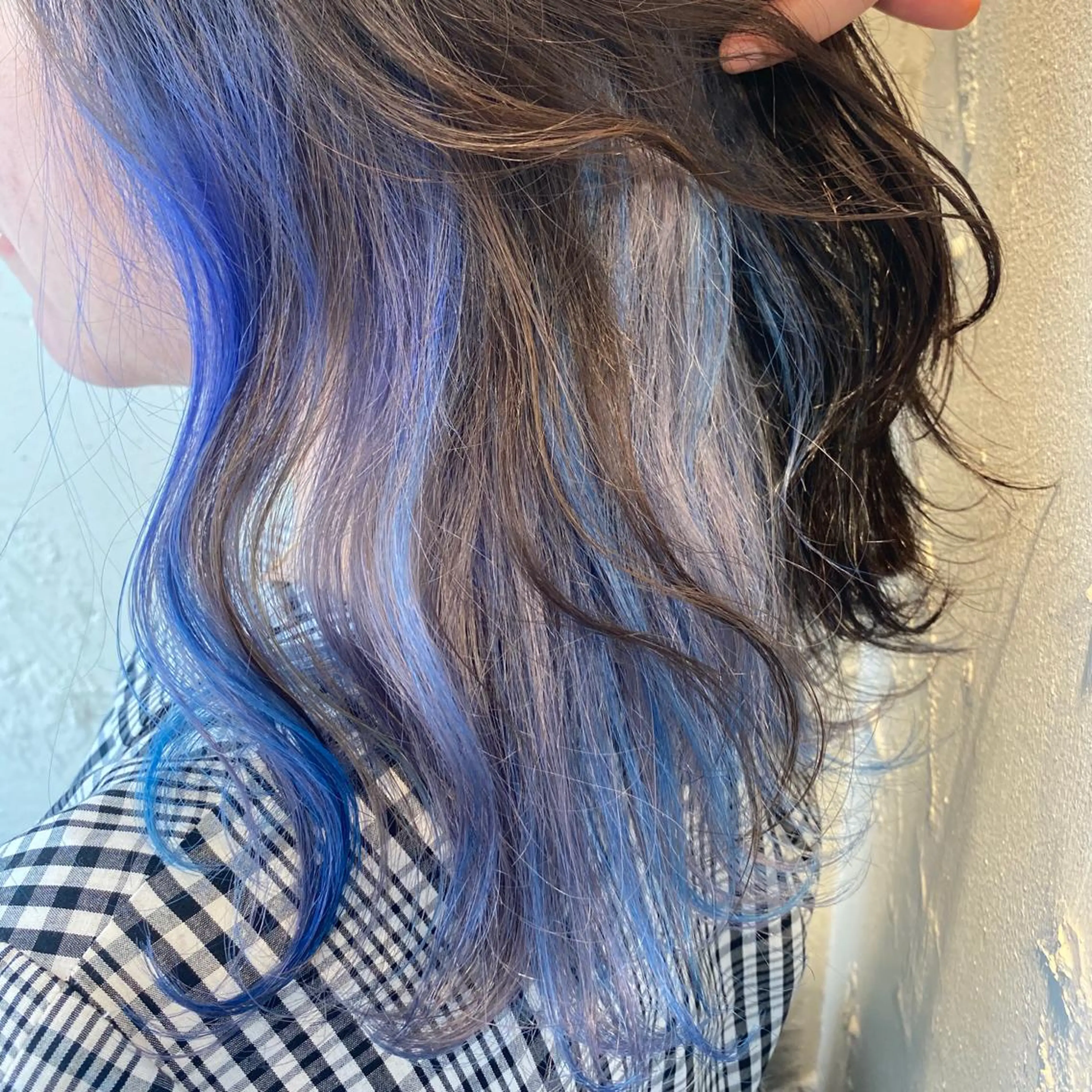 セミロング カラー シルバー 推しカラー オタク美容師 山本のヘアスタイル