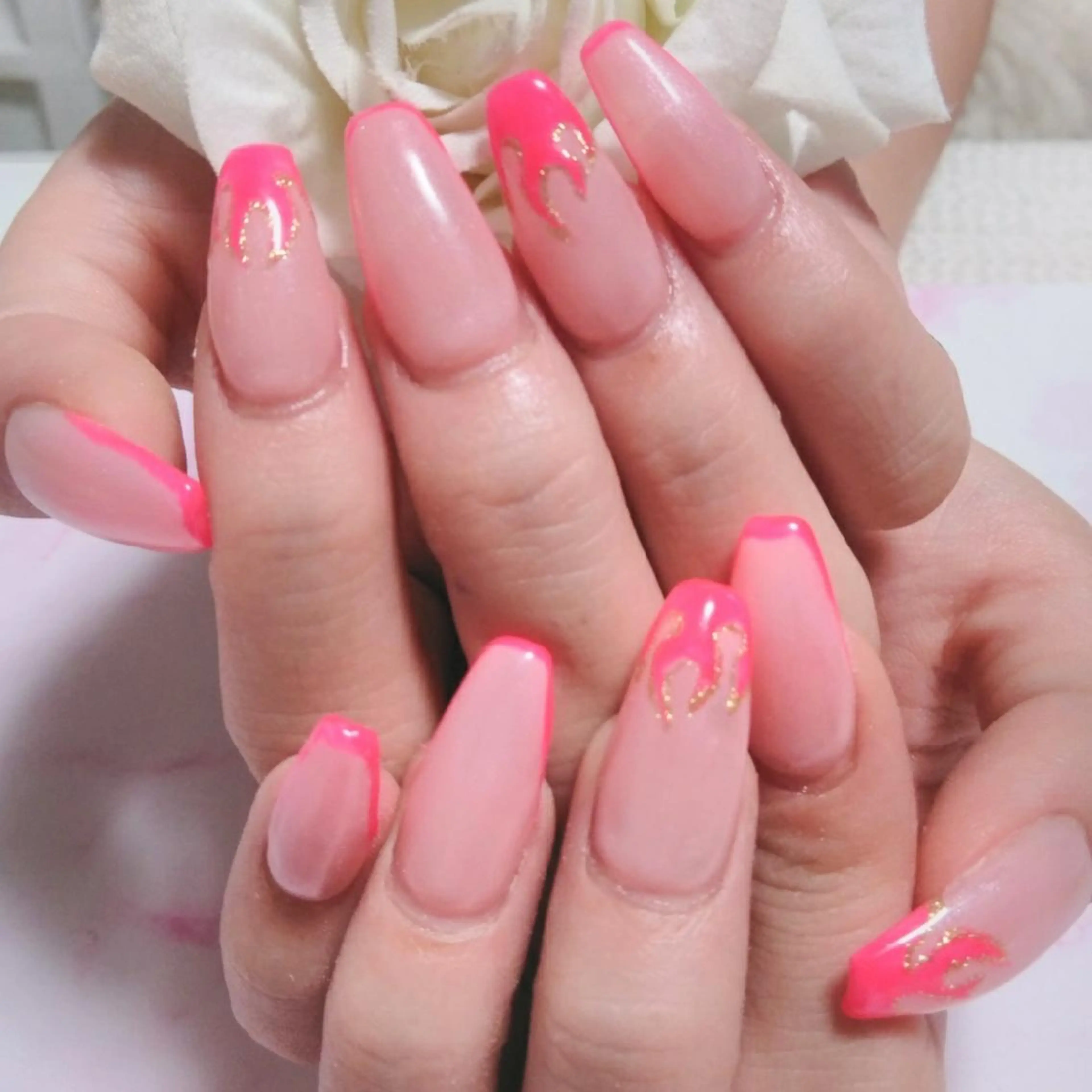 ネイル エステとネイル ローズコンフォートのネイルデザイン