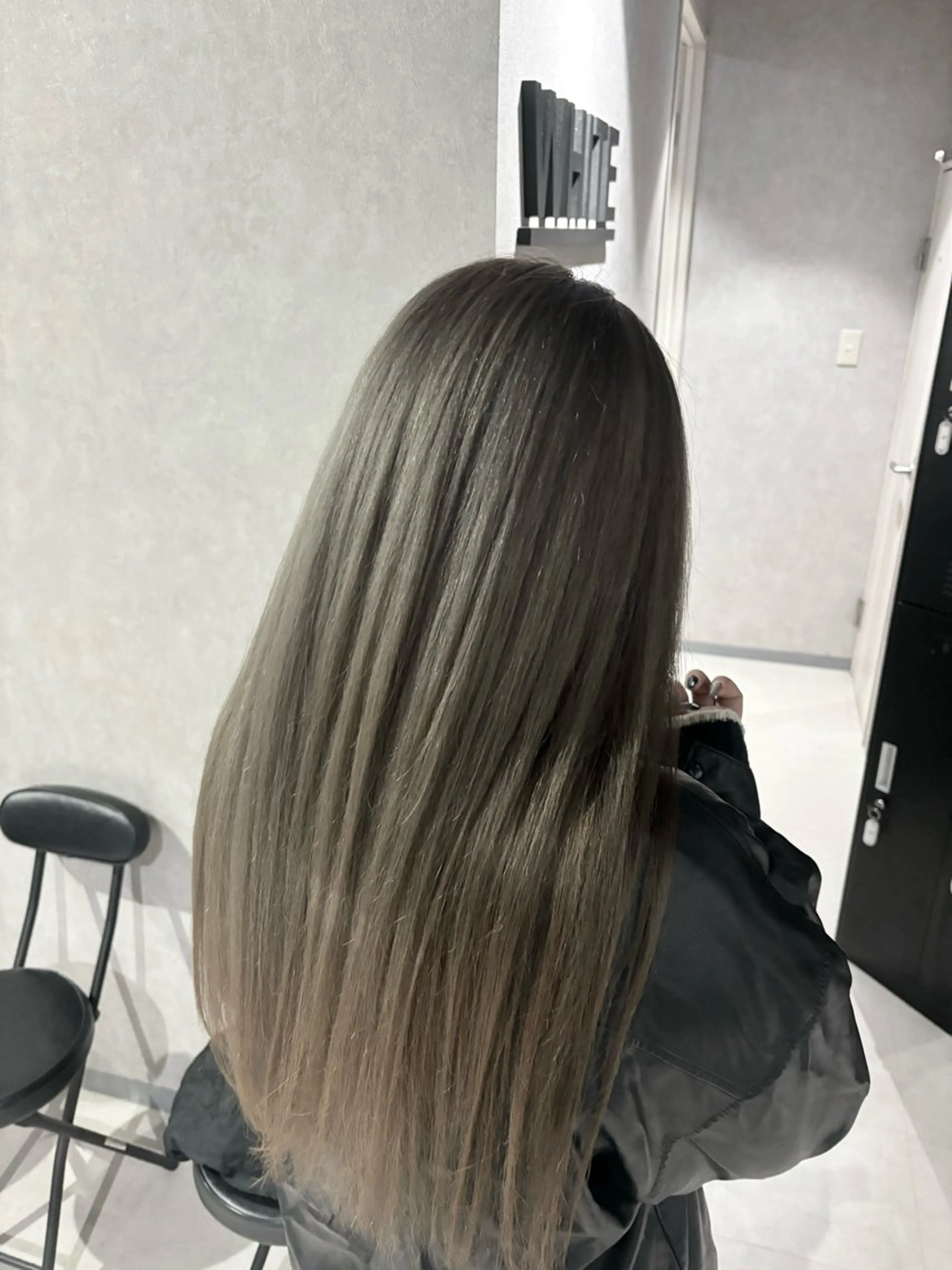 ロング カラー グレージュ カット ヘアカラー _WHITE / KENTOのヘアスタイル