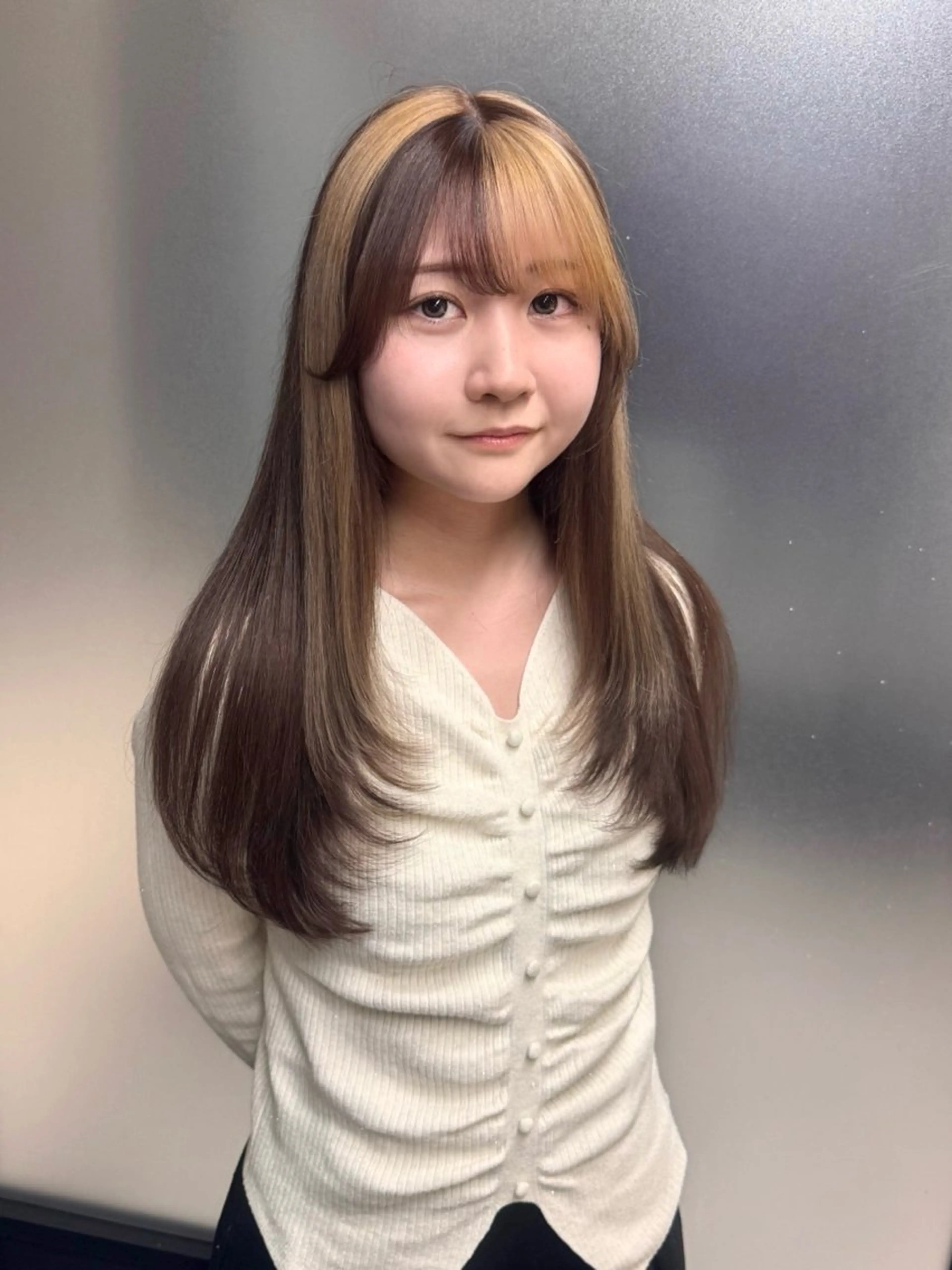 ロング カラー カット ヘアカラー トリートメント MIMI🌻໋᳝݊ 個性派カラー⑅ ⸝꙳のヘアスタイル