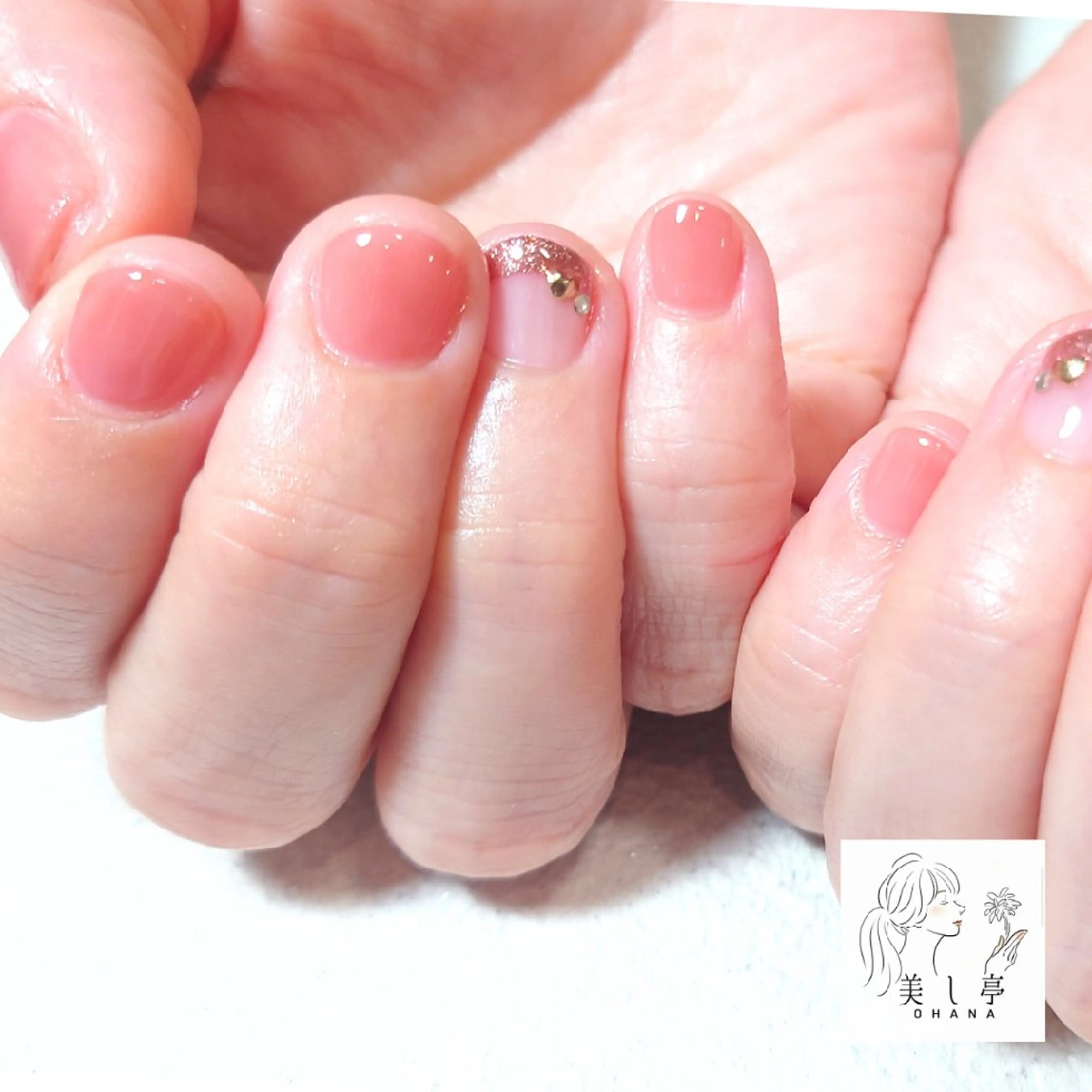 ネイル フレンチネイル ラメ(グリッター) ショートネイル ハンドネイル ハンドケア 美し亭 OHANAのネイルデザイン