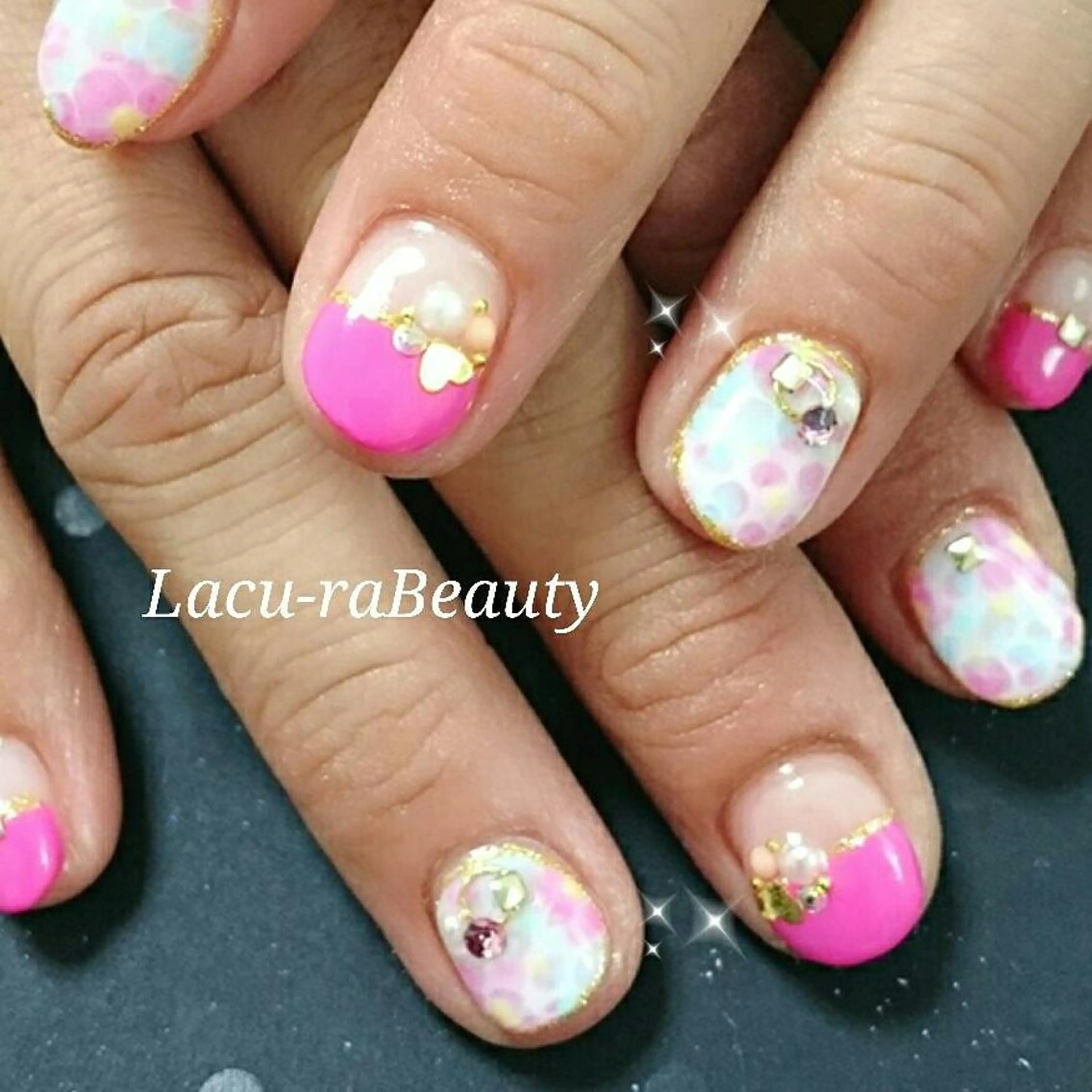 ネイル 小顔と腸の専門店 ラクーラビューティのエステ・リラクイメージ