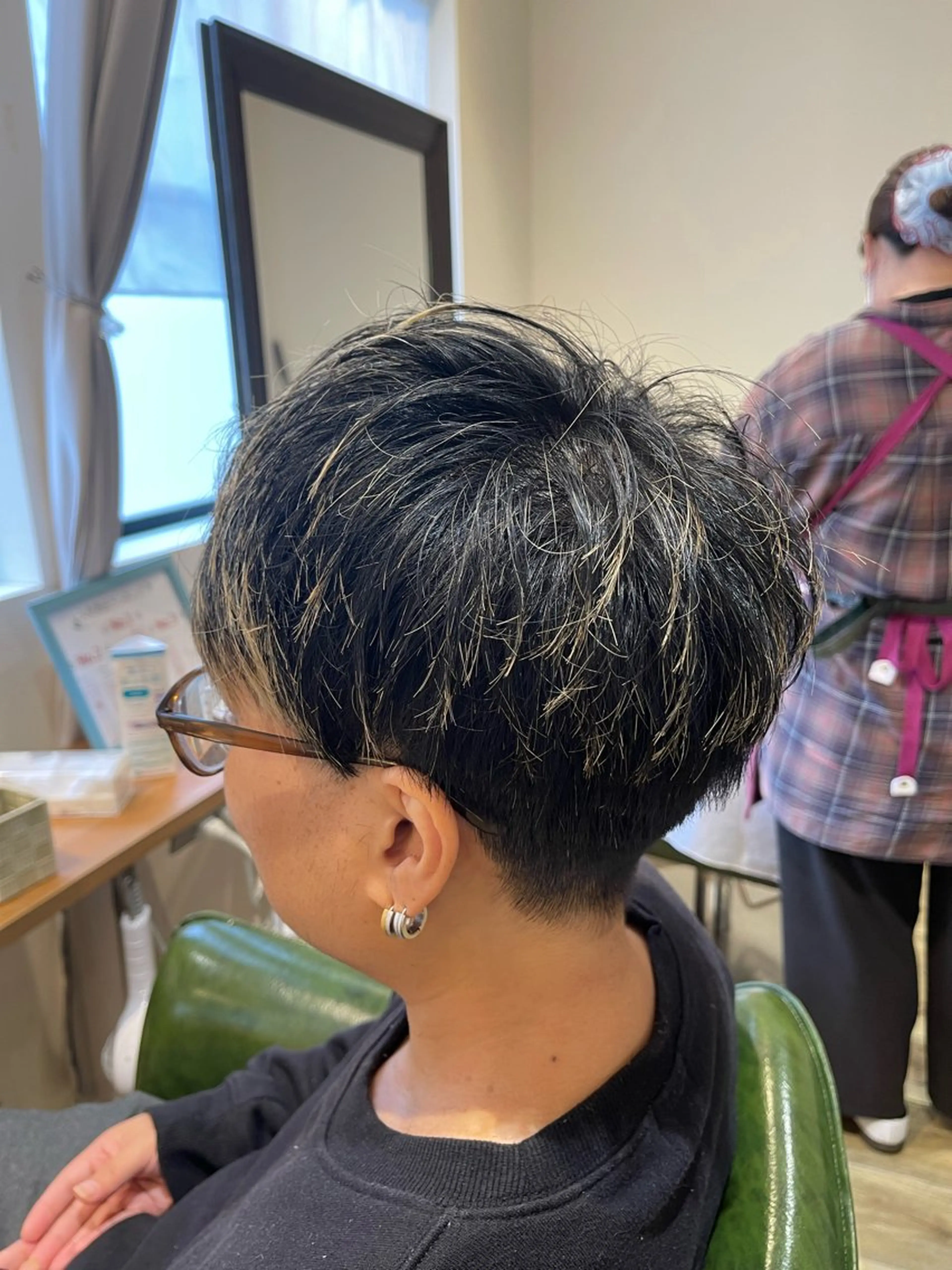 ショート chill out 甲斐千尋のヘアスタイル