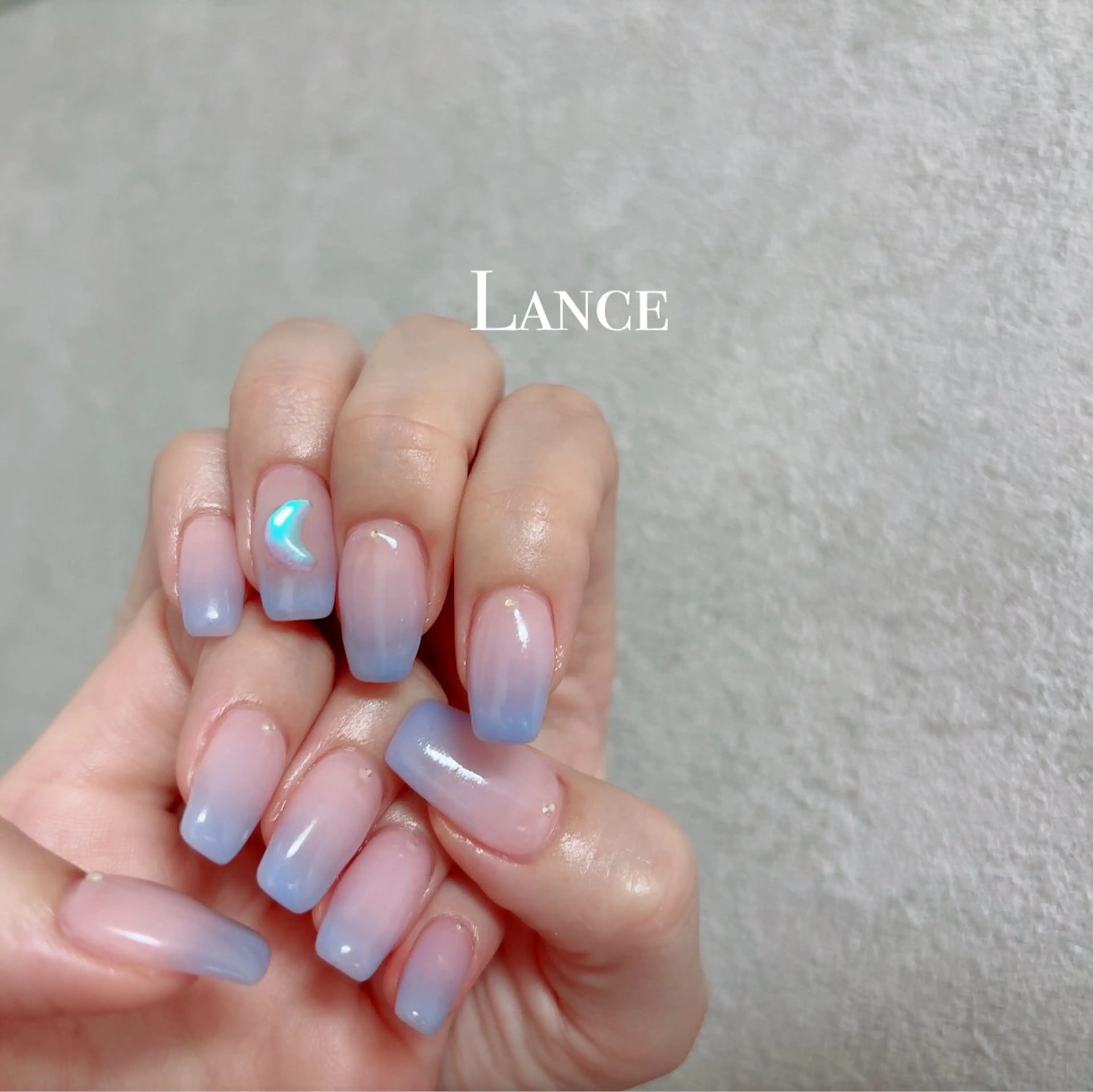 ネイル オーロラネイル ブルー フレンチネイル グラデーション 氷ネイル・うるうるネイル ハンドネイル Lance nailのネイルデザイン