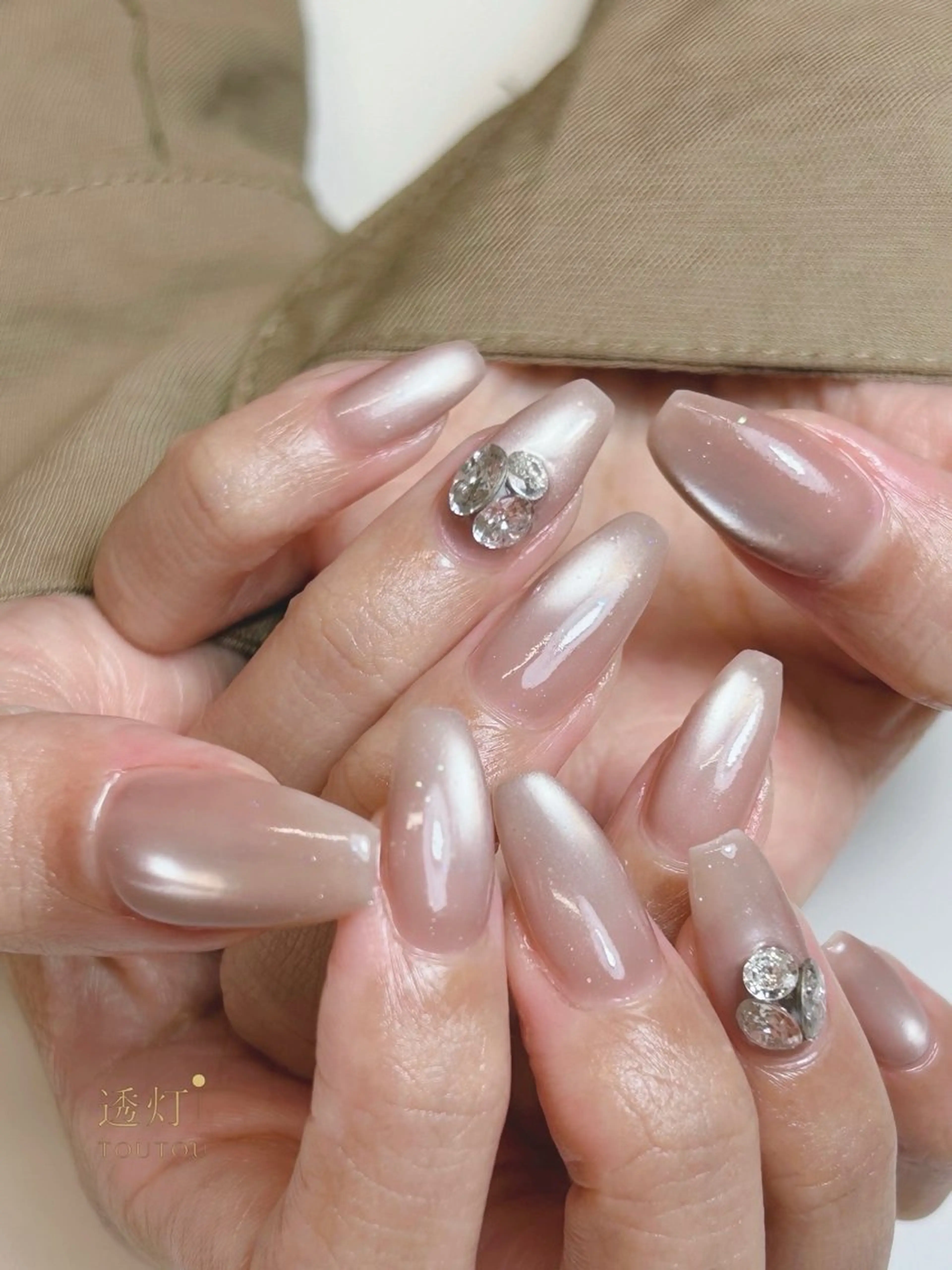 ネイル ハンドネイル 透灯 TOUTOU 🪄のネイルデザイン