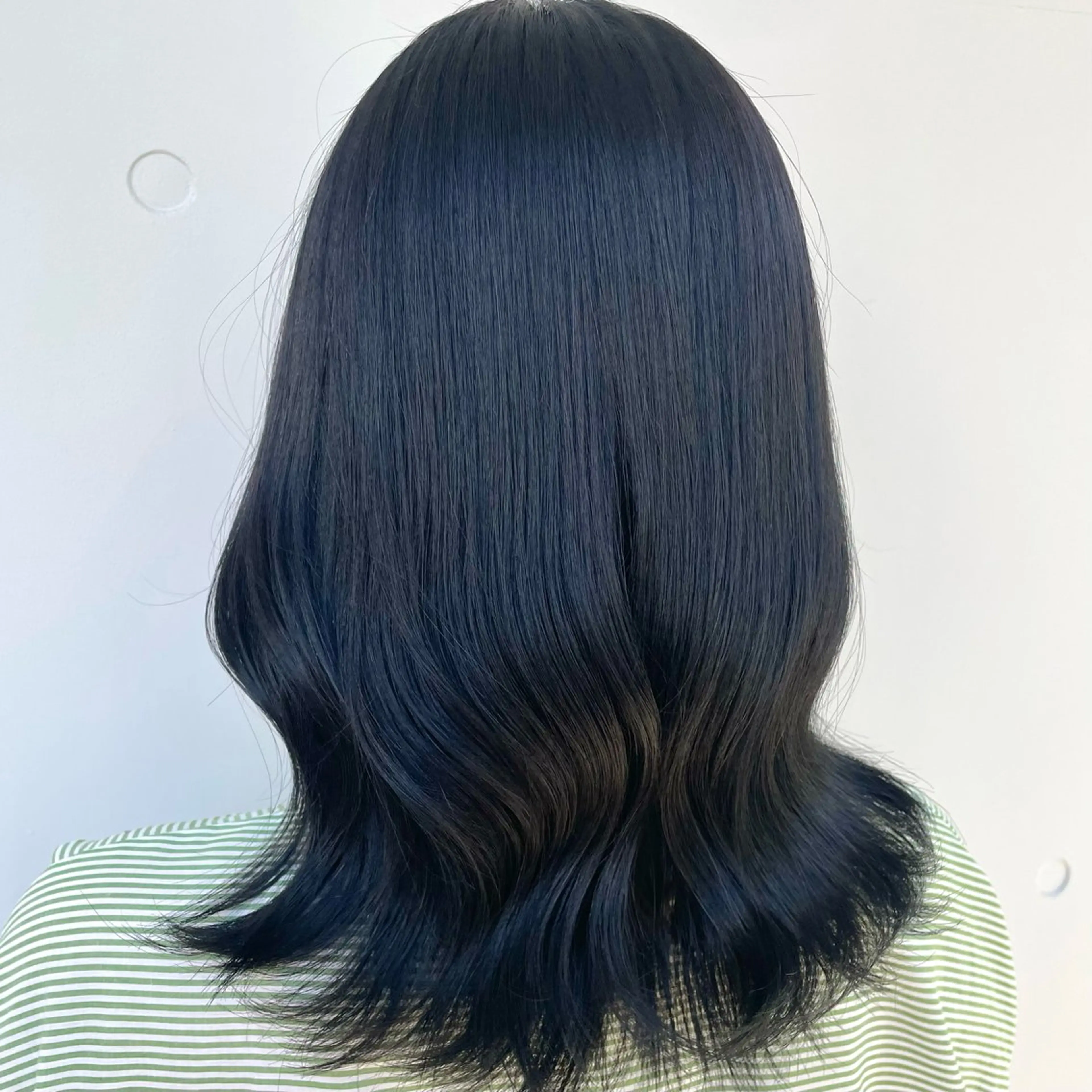 ミディアム カラー 黒髪 ブルーカラー ブルーブラック 韓国風ヘア ヘアカラー トリートメント もにか🌞原宿/渋谷 🌝ブリーチカラーのヘアスタイル