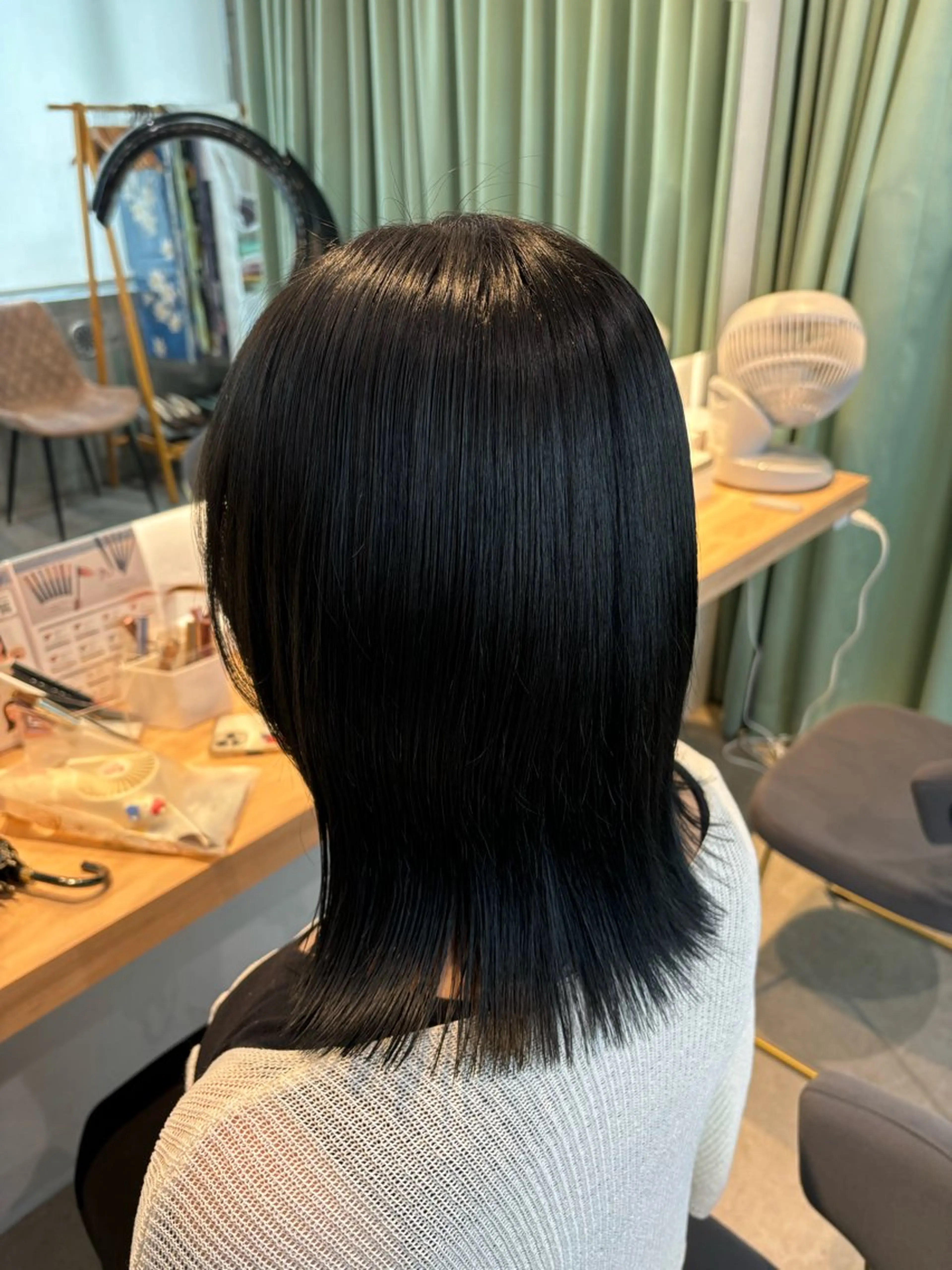 カラー 黒髪 ブルーカラー ブルーブラック カット ヘアカラー りあの🎀 /暖色カラー🍒のヘアスタイル