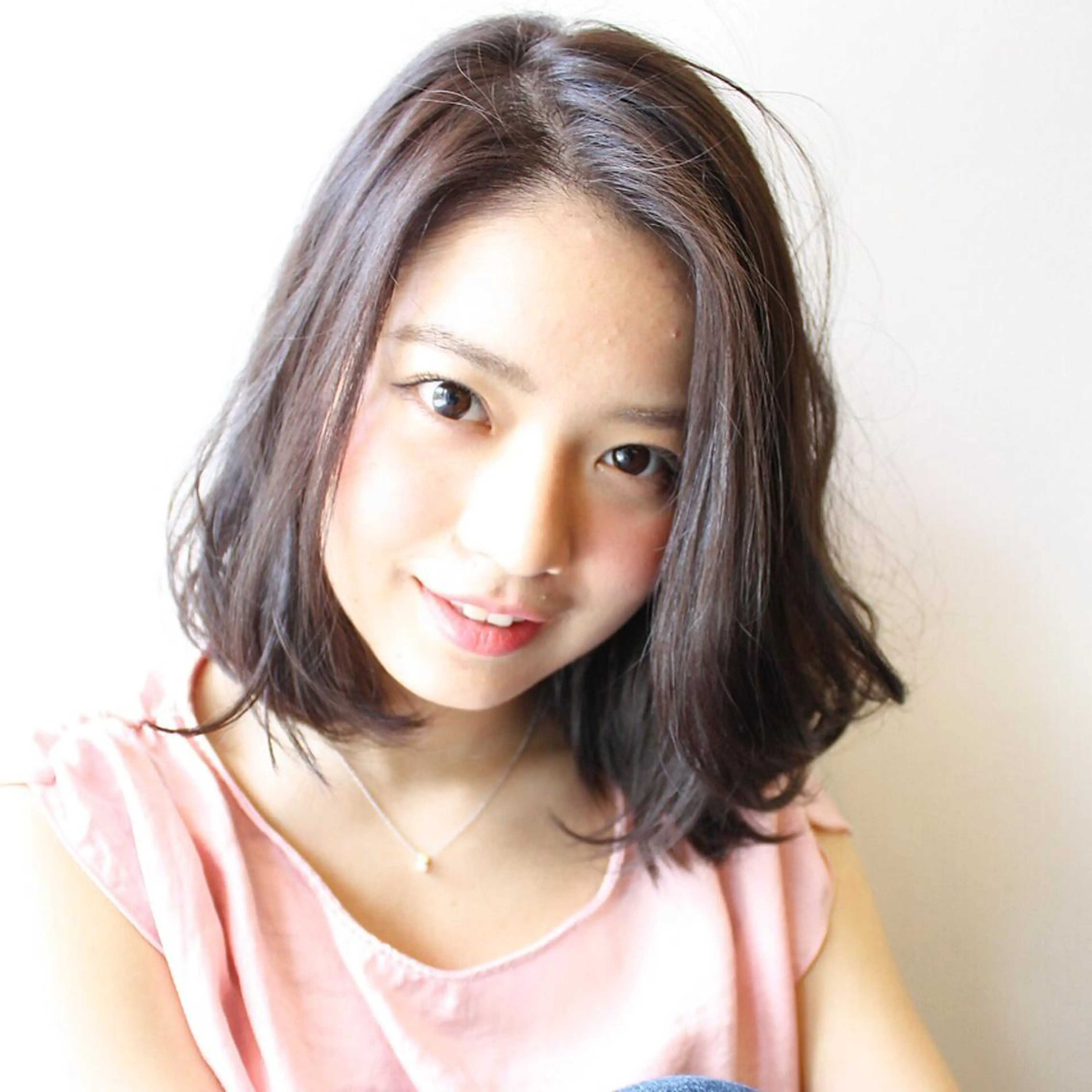 ミディアム セミロング カラー パーマ tuuli トゥーリのヘアスタイル