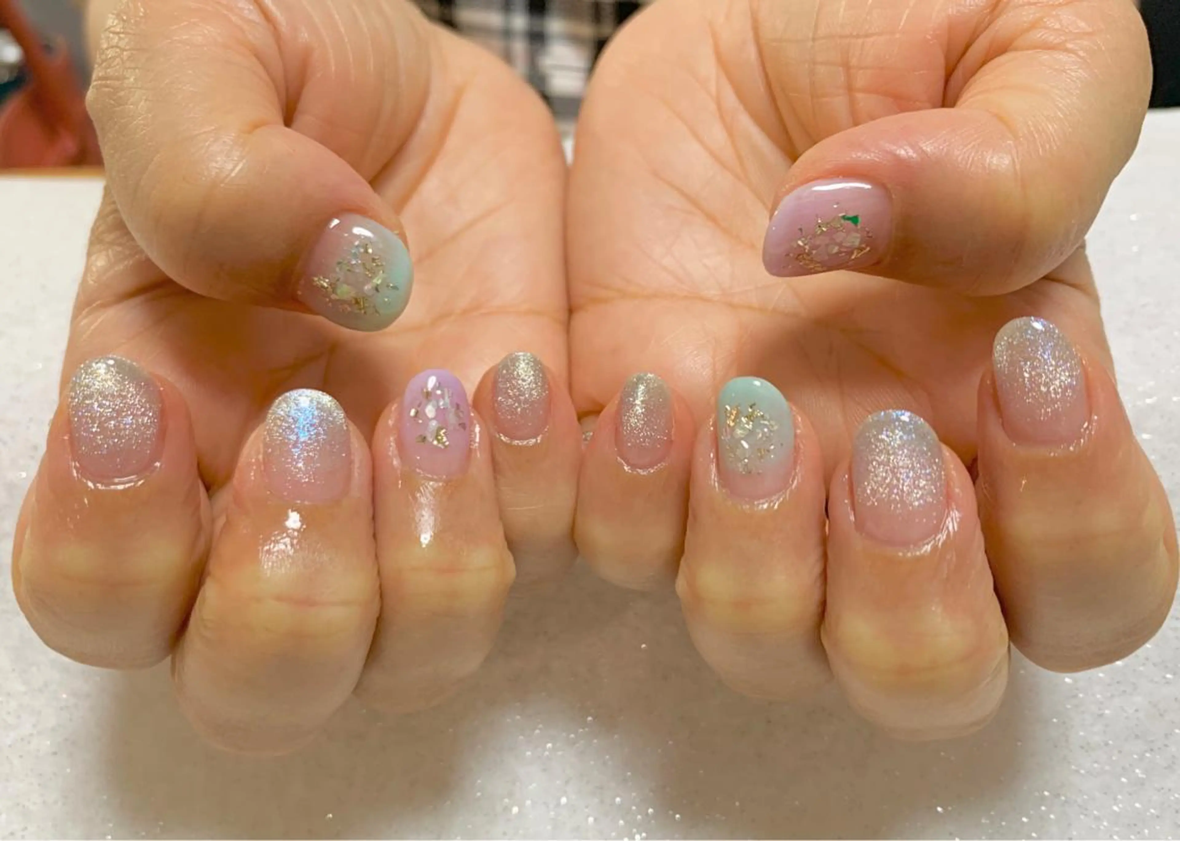 ネイル キラキラネイル ハンドネイル 手塚 里奈のネイルデザイン