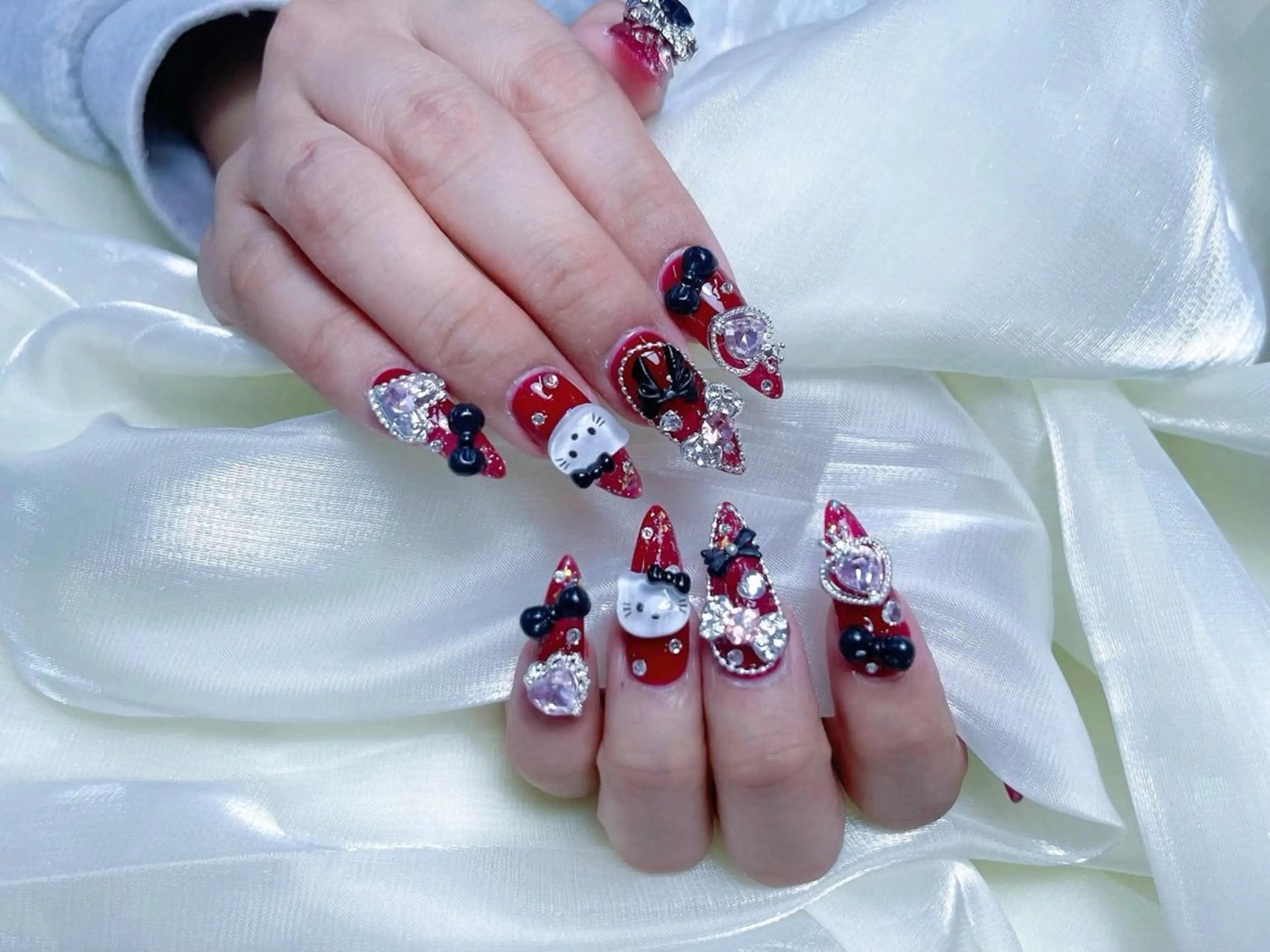ネイル フレンチネイル ガーリー 韓国ネイル ロングネイル マグネットネイル ハンドネイル フットネイル ハンドケア Mika Nails 心斎橋のネイルデザイン