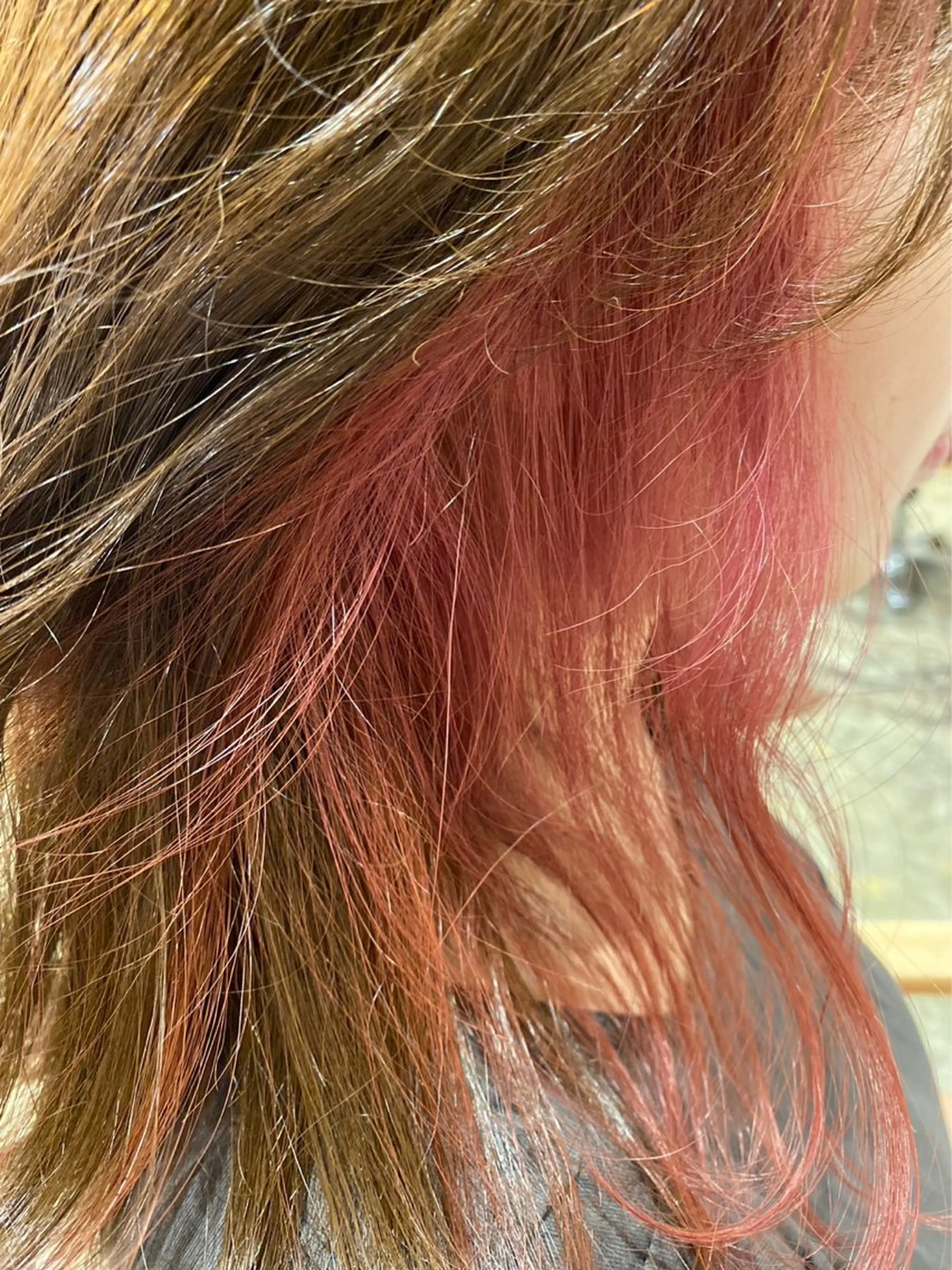 カラー ブリーチ イヤリングカラー ピンクカラー ヘアカラー モエカ -YUCCA-のヘアスタイル