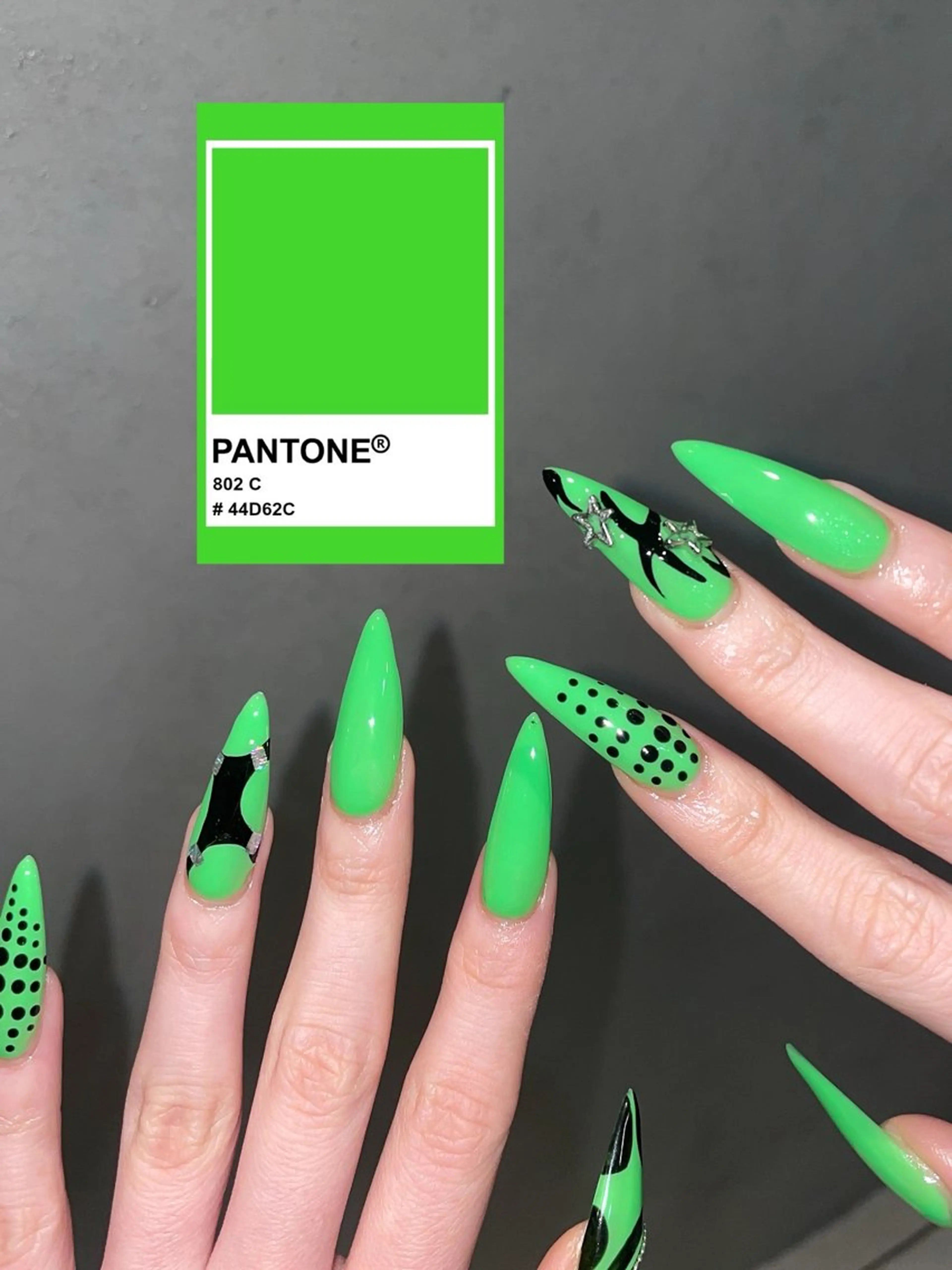 ネイル GO TODAY シェアサロン 渋谷Amiu店所属・渋谷ネイル🎀 y2k/海外ネイルのネイルデザイン