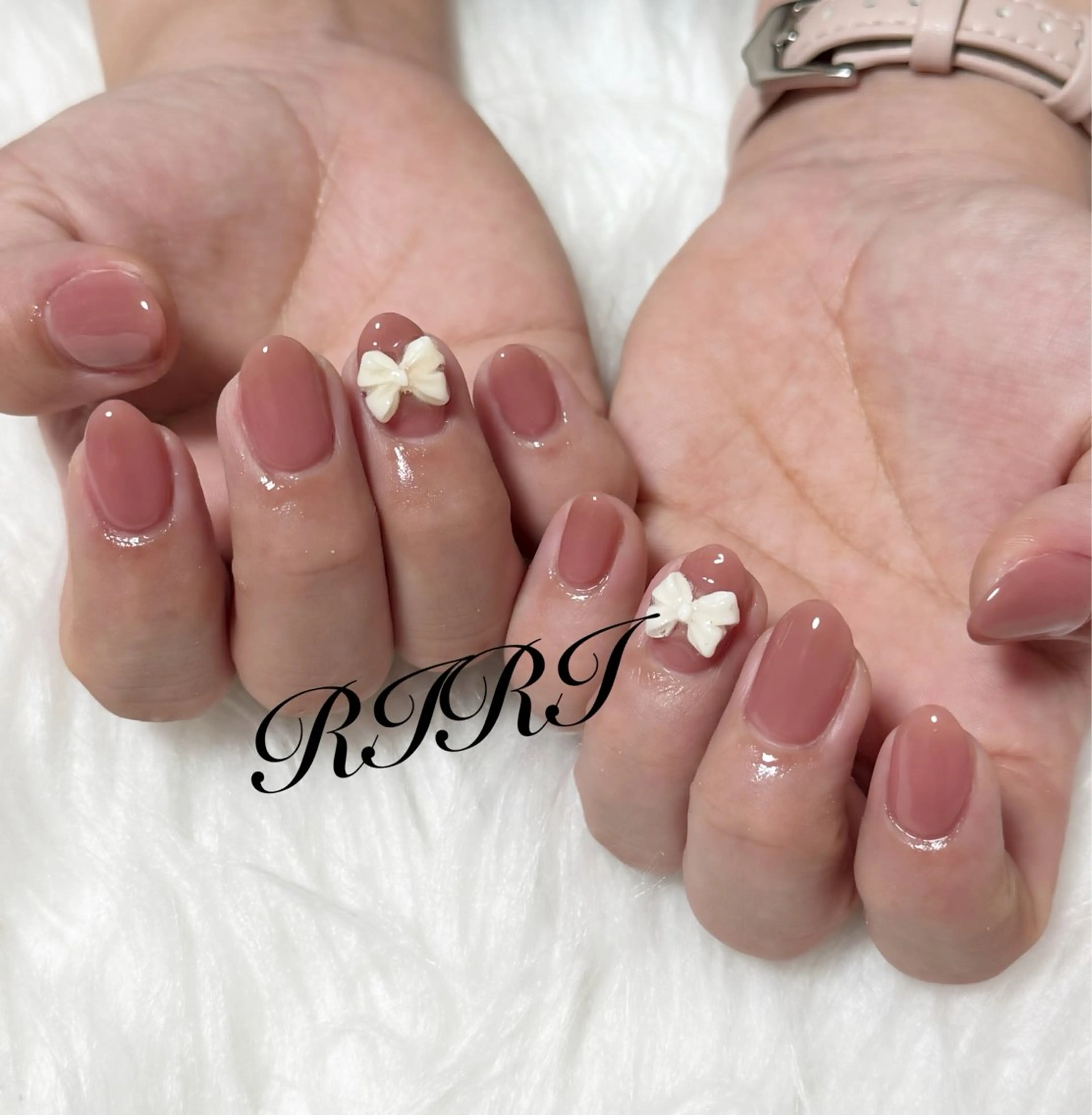 ネイル ジェルネイル ピンク ピンクベージュ リボン ショートネイル ハンドネイル riri オーナーのネイルデザイン