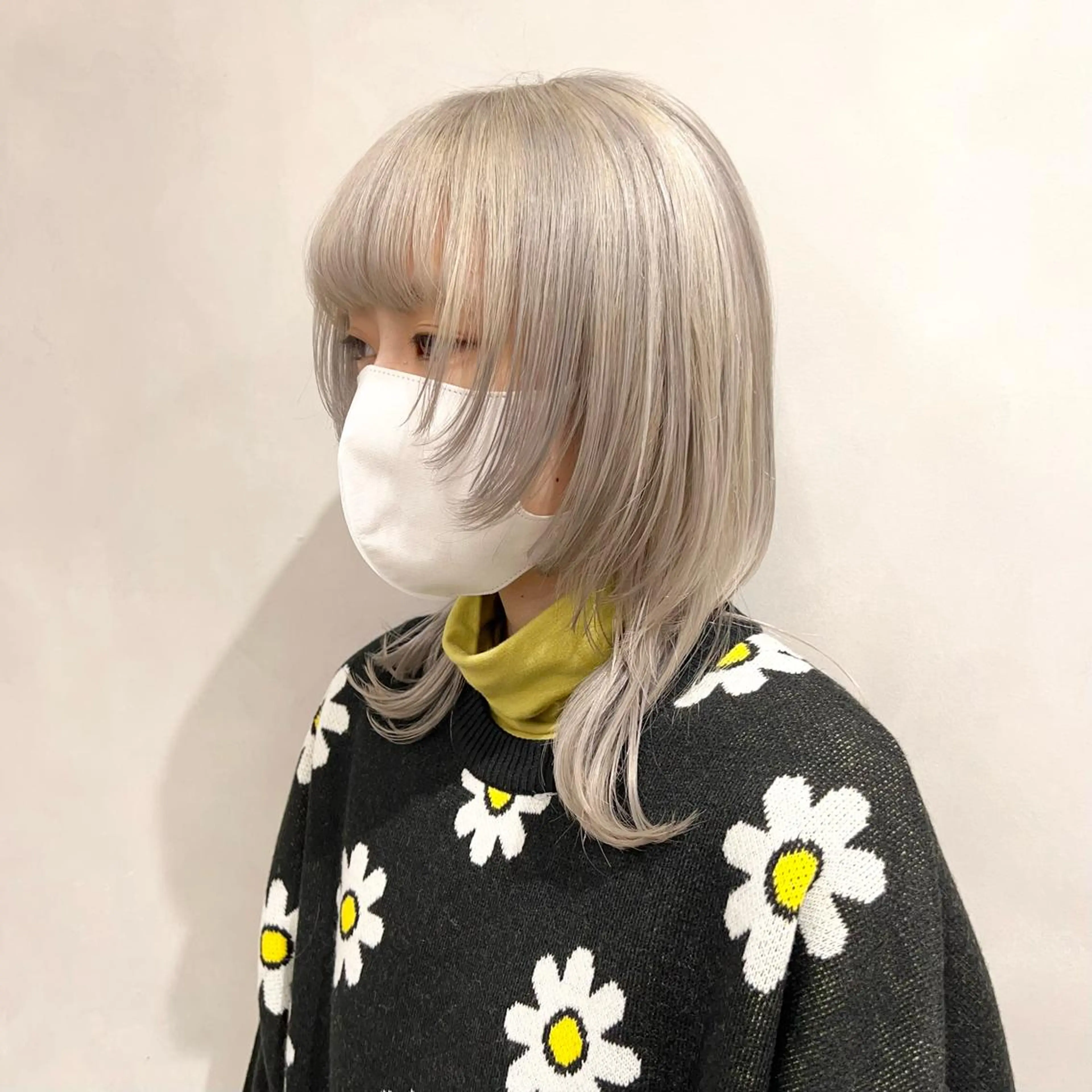 セミロング カラー 🩵ブリーチカラー 🐈MIORI🩵のヘアスタイル