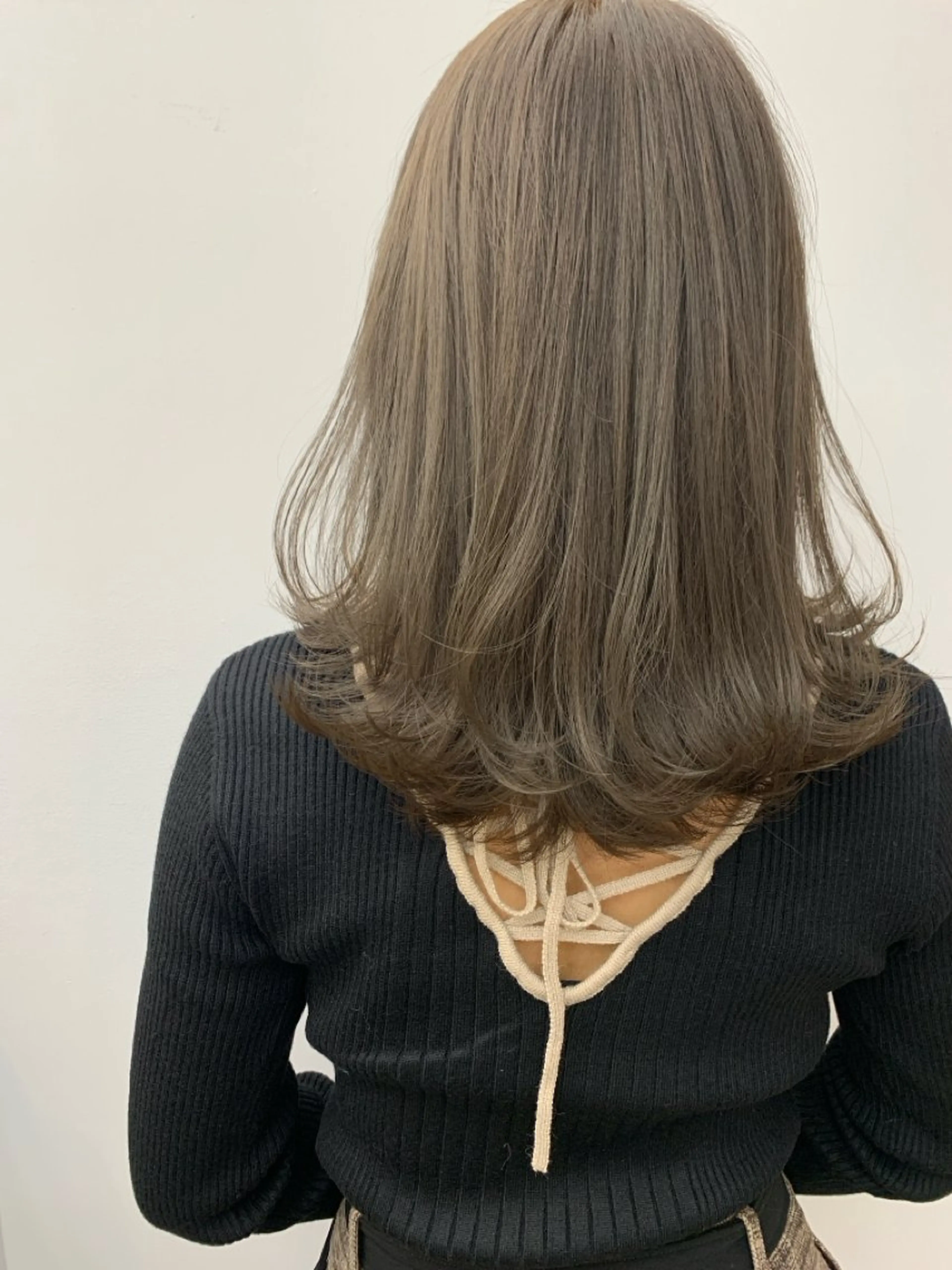 ミディアム カラー グレージュ くびれヘア くびれレイヤー レイヤーカット fhami 店長 髪質改善　DAITOのヘアスタイル