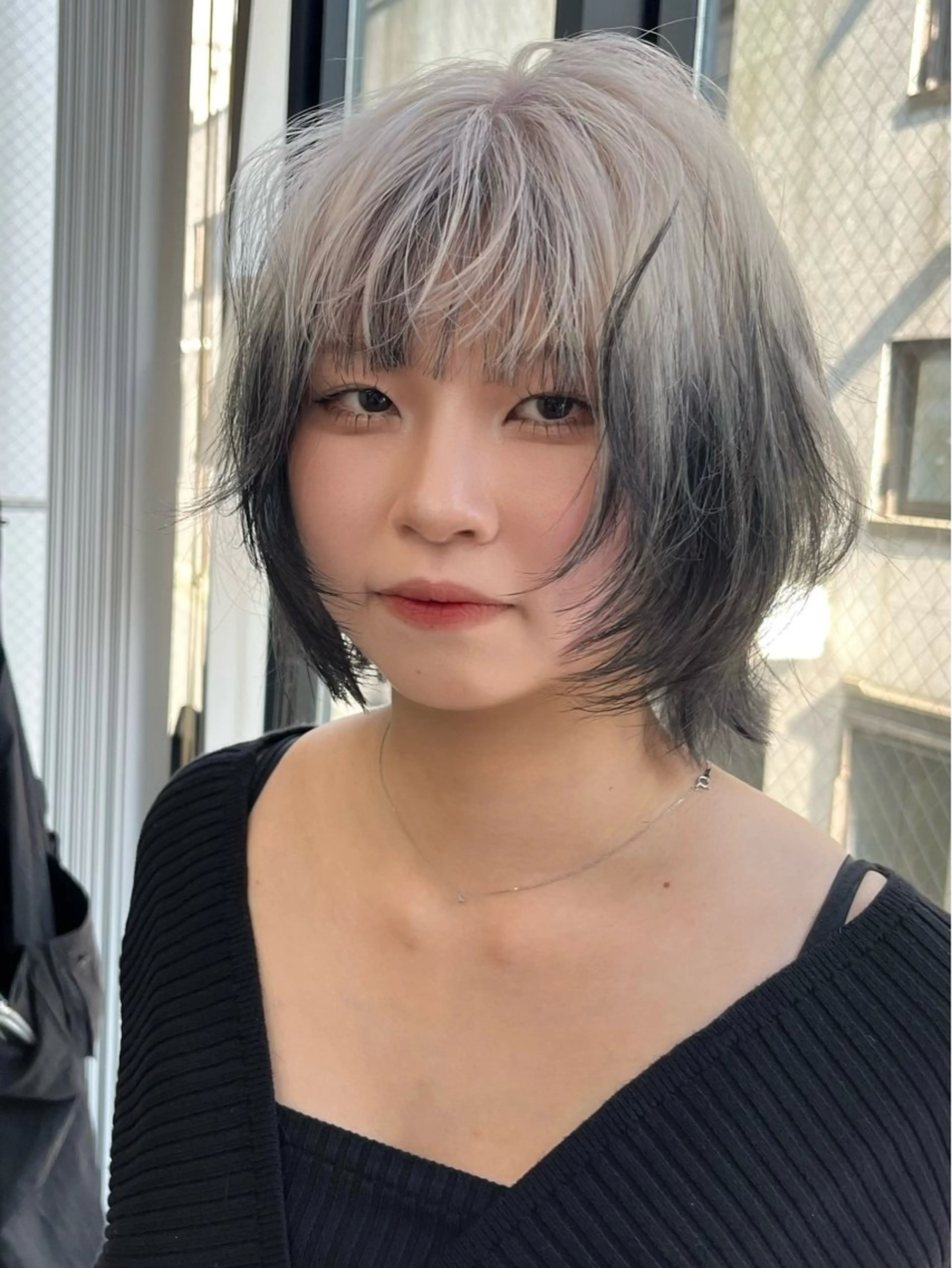 ミディアム カラー イツク ⚡️ ルーツ/ハイトーンのヘアスタイル