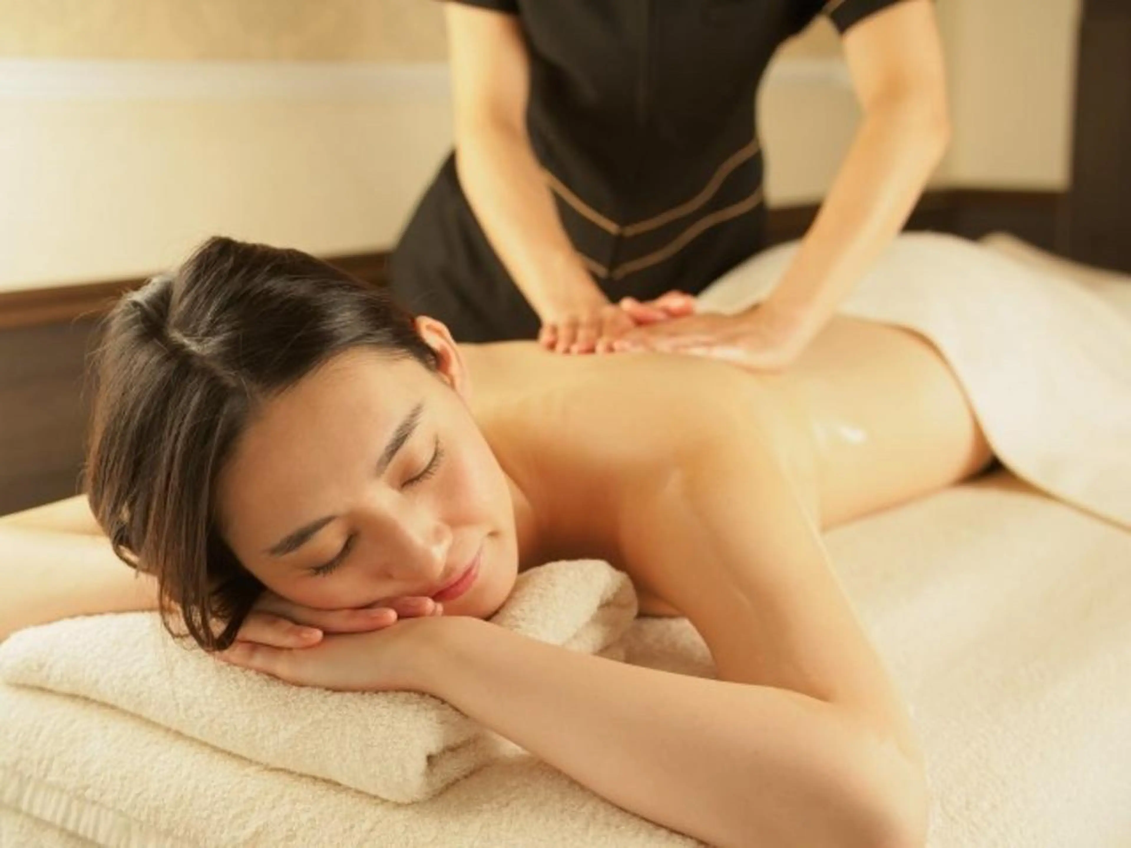 【新生活応援】40分リンパマッサージ&小顔フェイシャル*ヒートマット40分プレゼント【※毛穴洗浄オプション+2000円】の写真