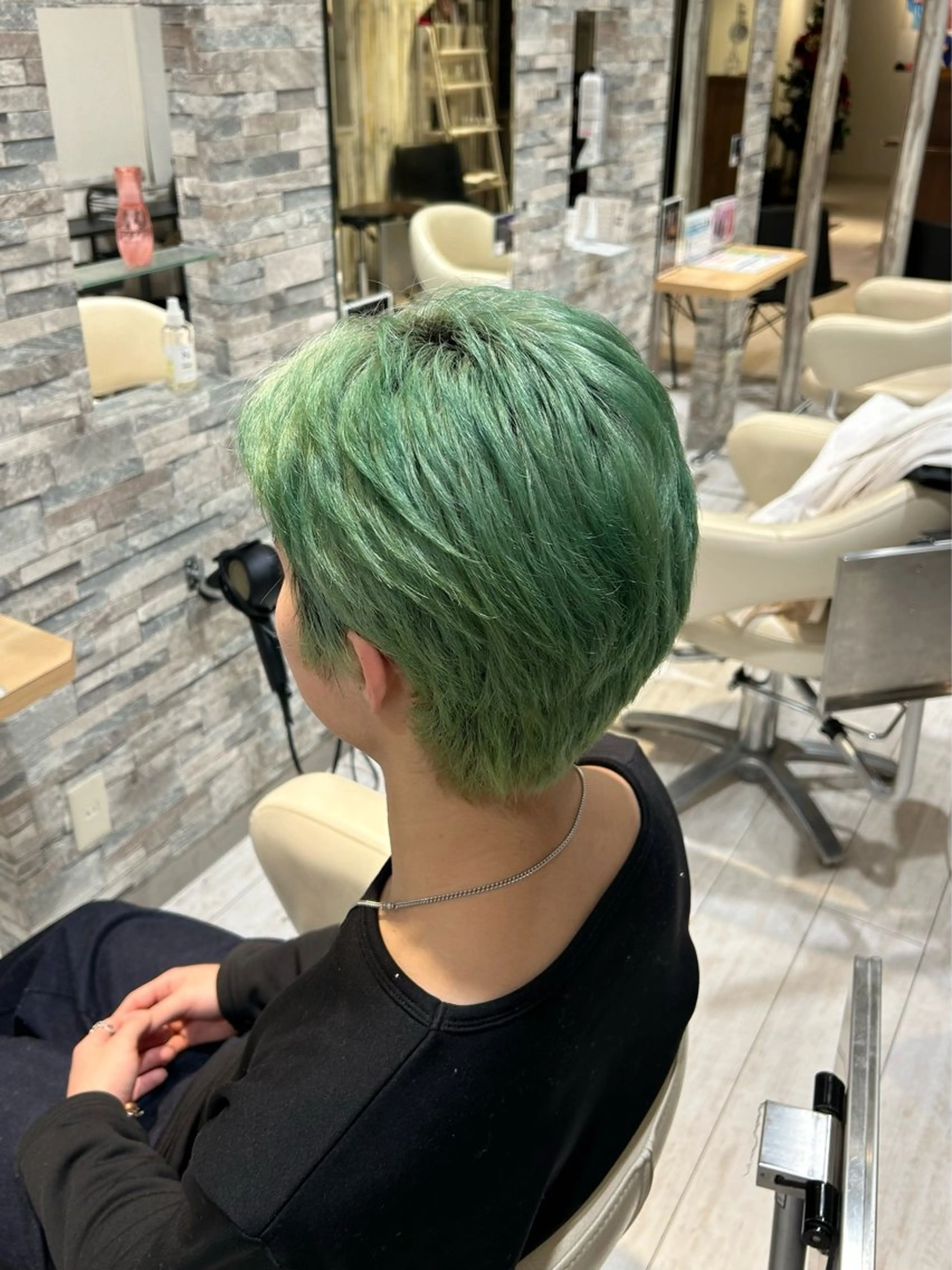 ショート カラー メンズ メンズブリーチ ブリーチ ミント カット ヘアカラー 大長 広菜のヘアスタイル