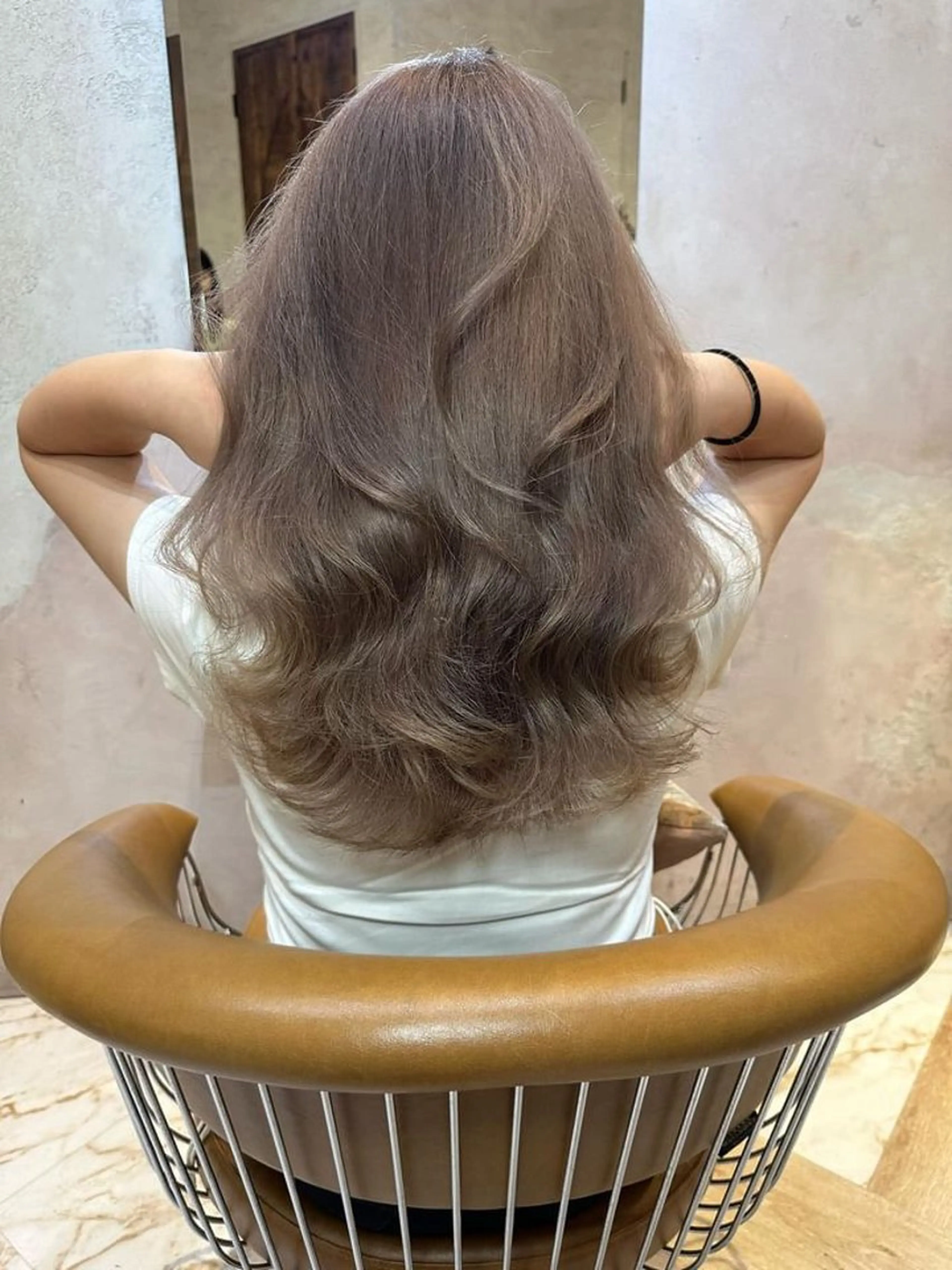 カラー ベージュカラー ミルクティーベージュ ヘアカラー トリートメント 水光艶カラー/ 艶ブリーチ/颯のヘアスタイル