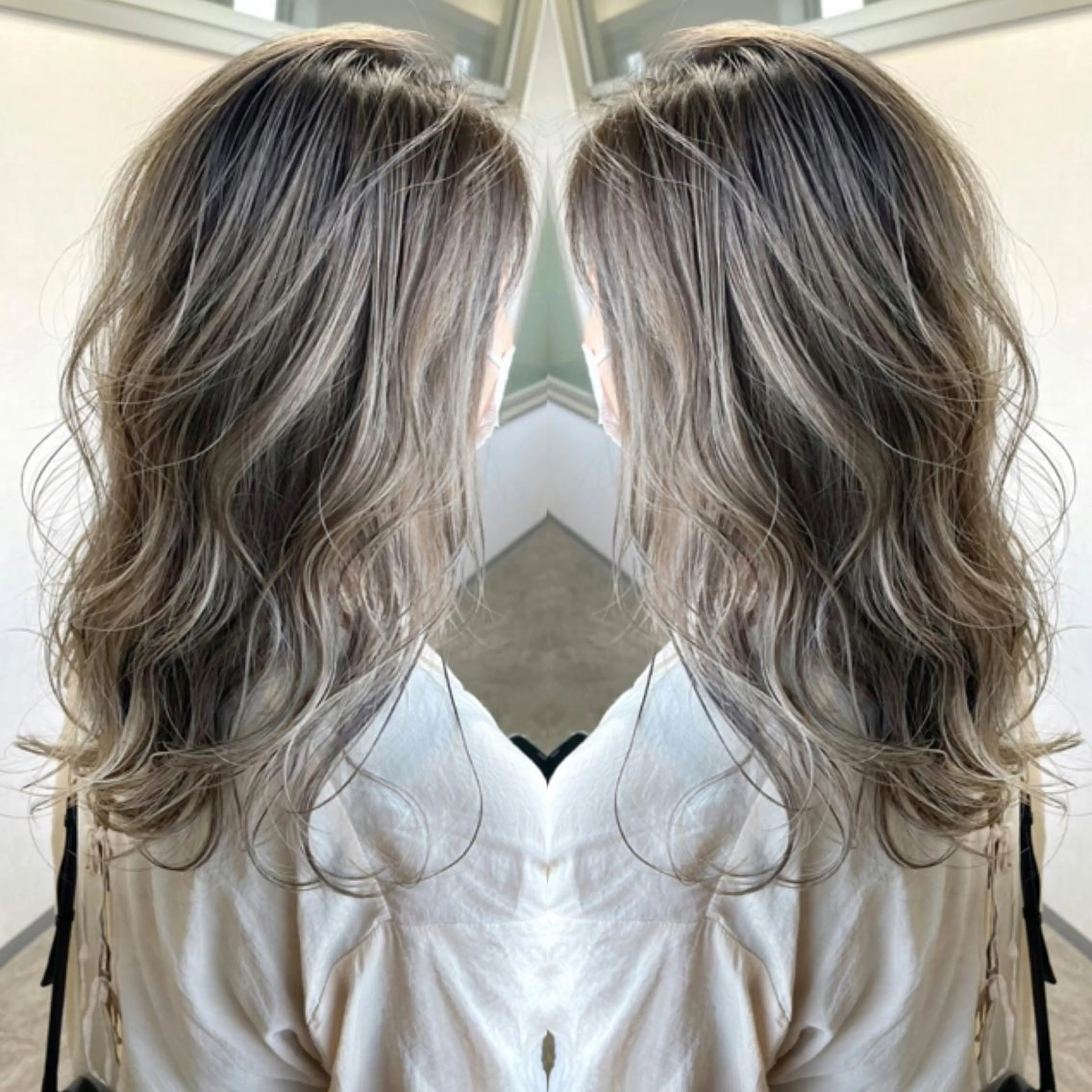 セミロング カラー 透明感カラー ハイライトカラー ハイライト ヘアカラー トリートメント 松井那津子 /ハイライトブリーチのヘアスタイル