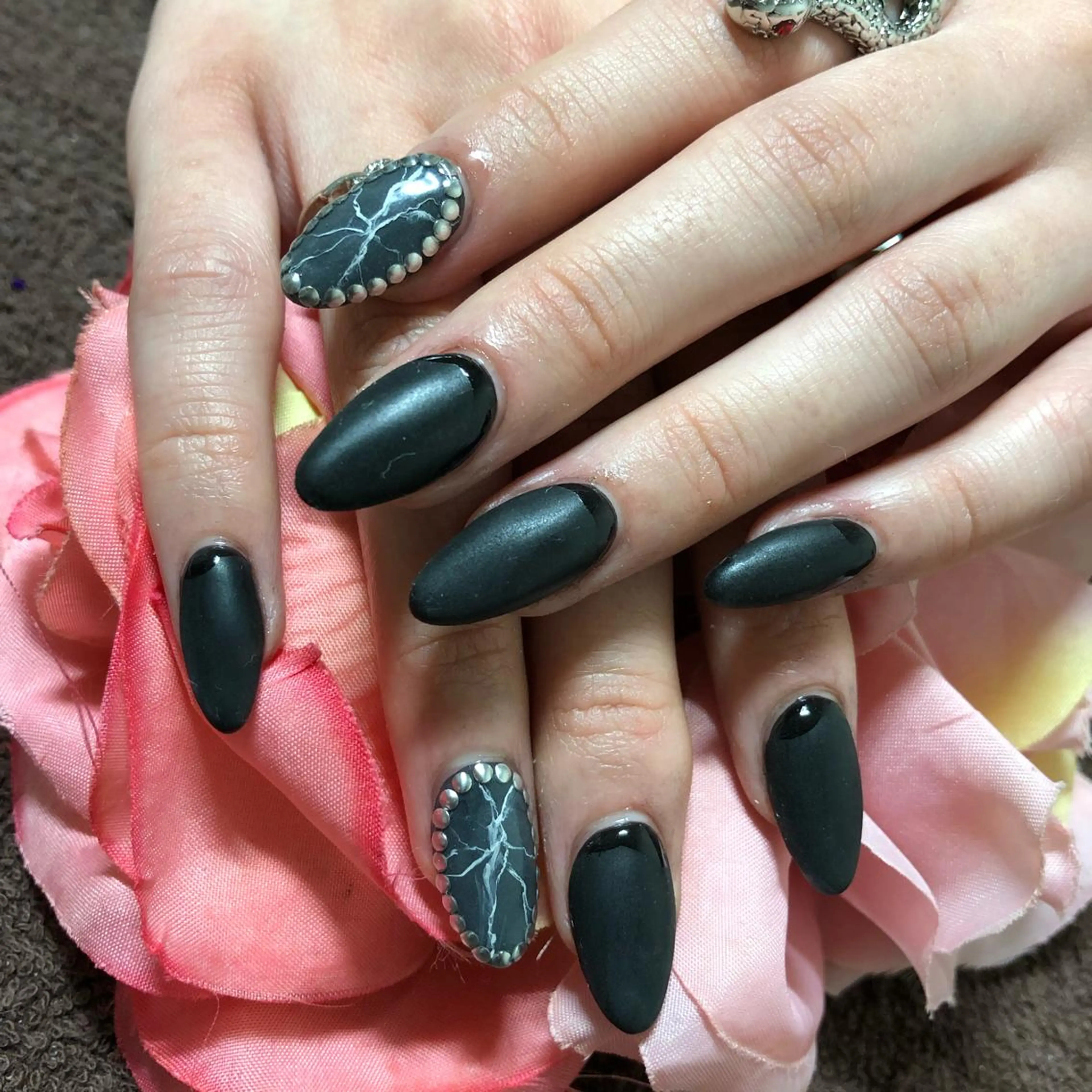 ミディアム ネイル マットネイル ハンドネイル 《LB》ラブリエ Nail&eyeのマツエク・マツパデザイン