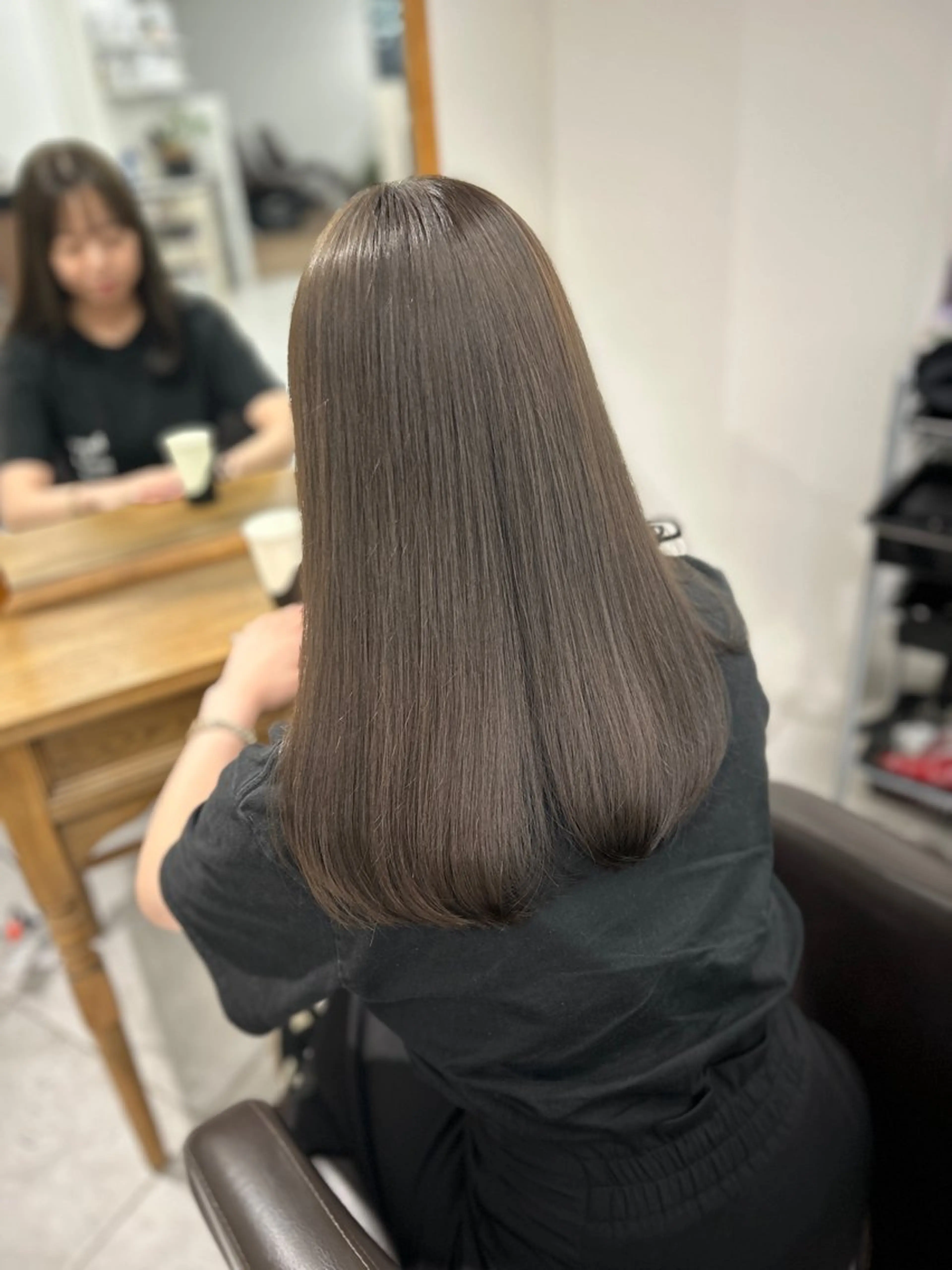 セミロング カラー ヘアアレンジ ベージュカラー ブリーチ グレージュ ブリーチなしカラー オリーブベージュ 【代表】 たき〜のヘアスタイル