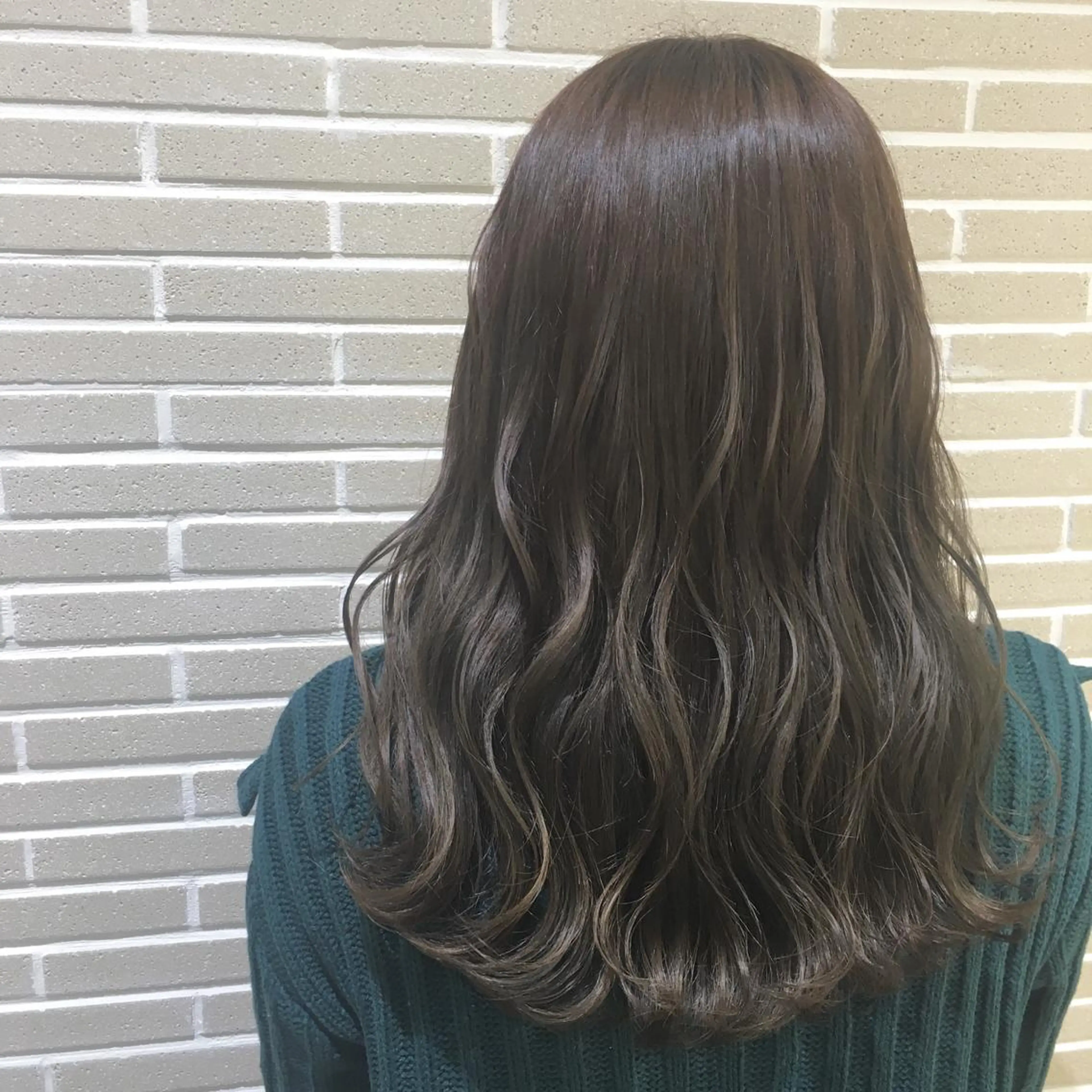 カラー 植田 菜月のヘアスタイル