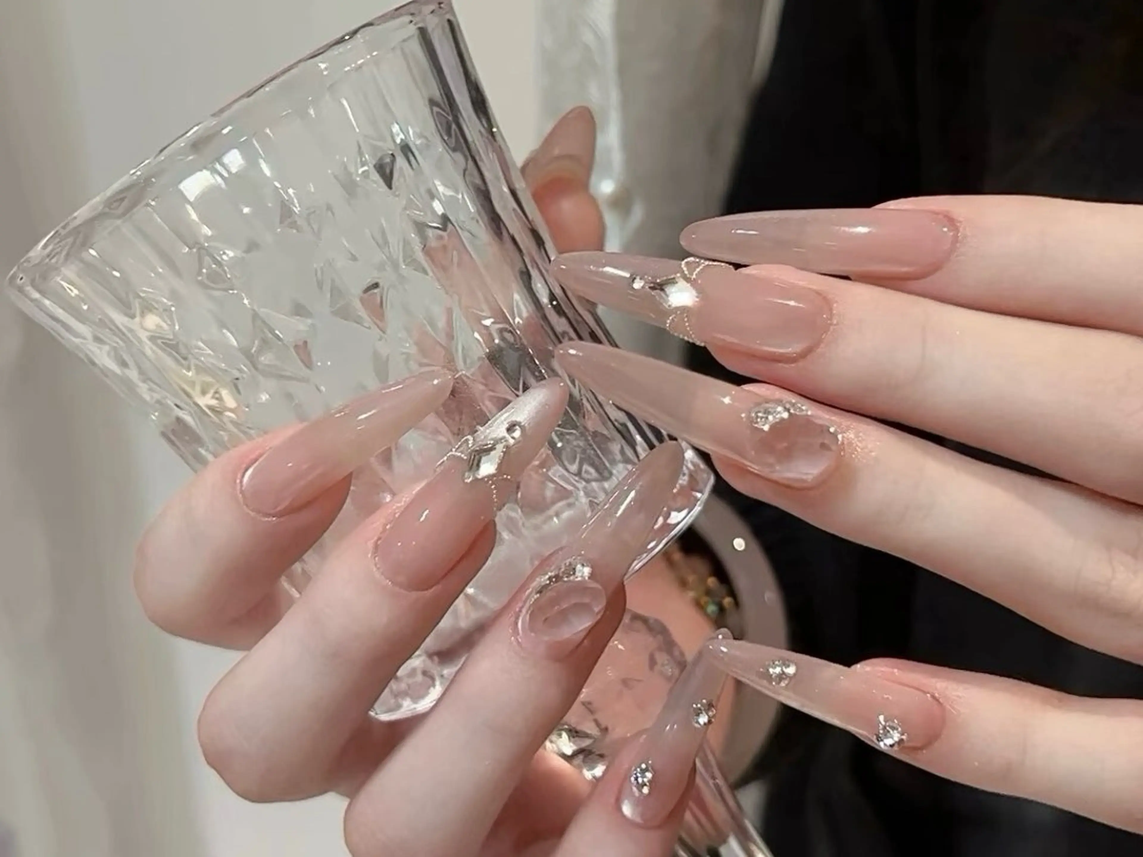 ネイル チークネイル 長さ出し フラワーネイル フレンチネイル ガーリー sun nail池袋 モデル募集のネイルデザイン