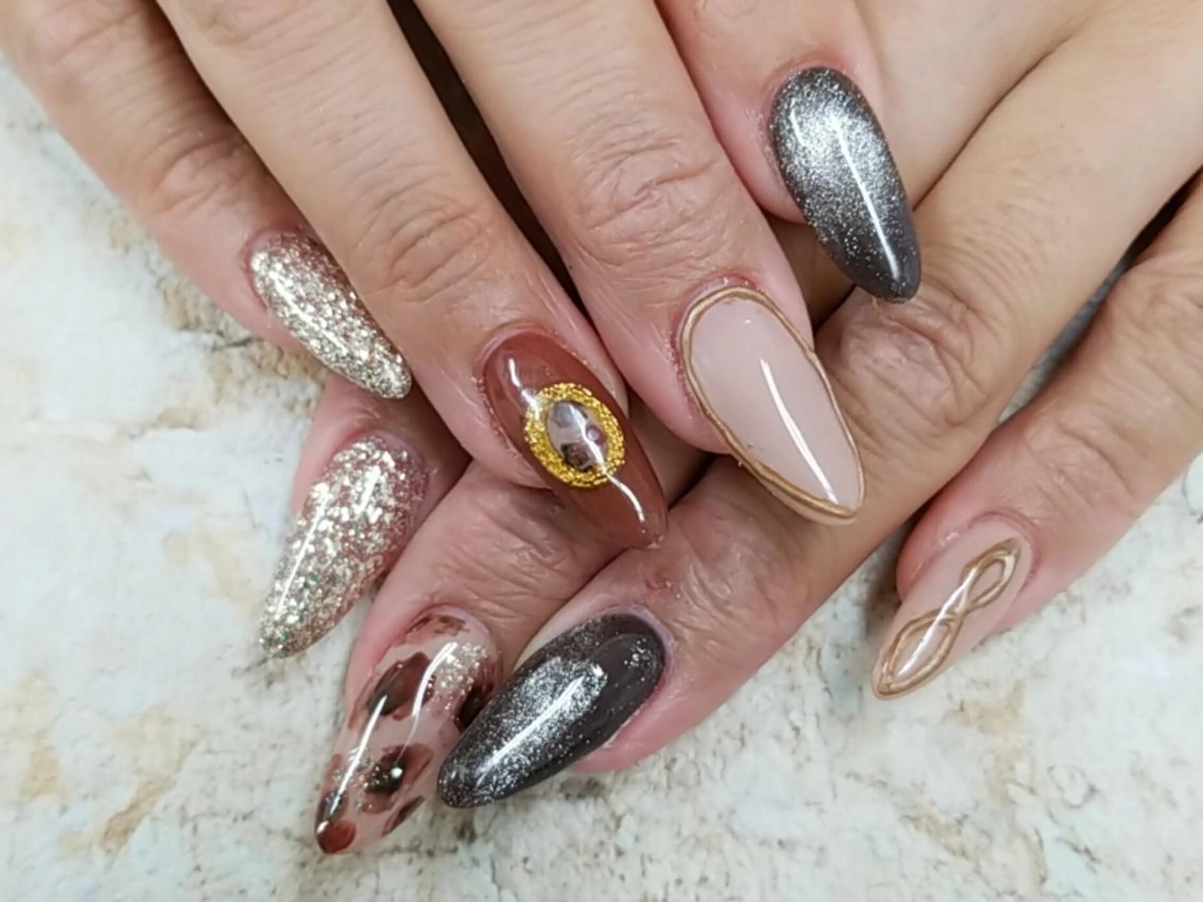 ネイル アートネイル ジェルネイル マグネットネイル 持ち込み ニュアンスネイル 河野ちえ (雑誌掲載サロン)のネイルデザイン