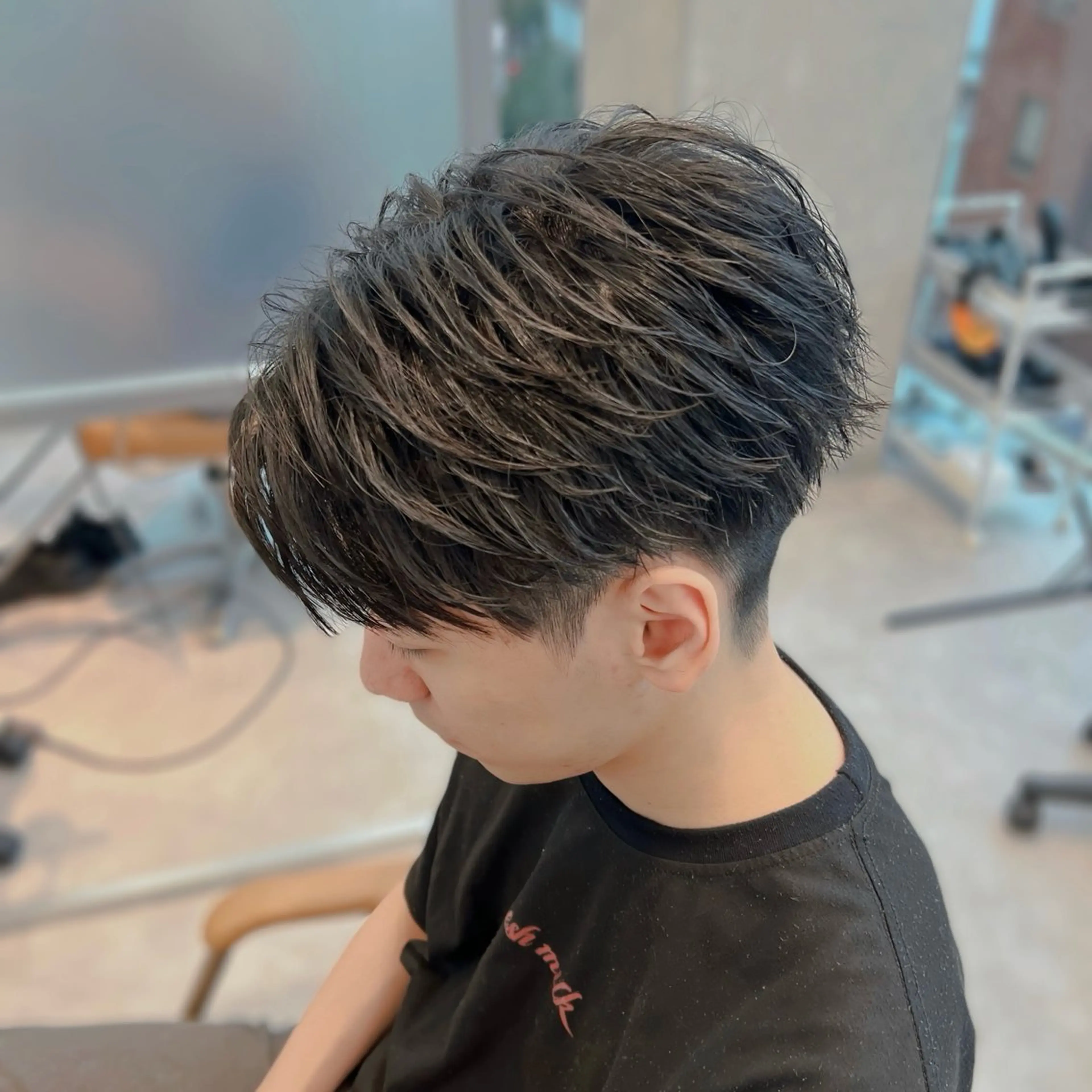 ショート メンズ ショートヘア フェザー/ゆるふわ パーマ/鐘ヶ江 航青のヘアスタイル